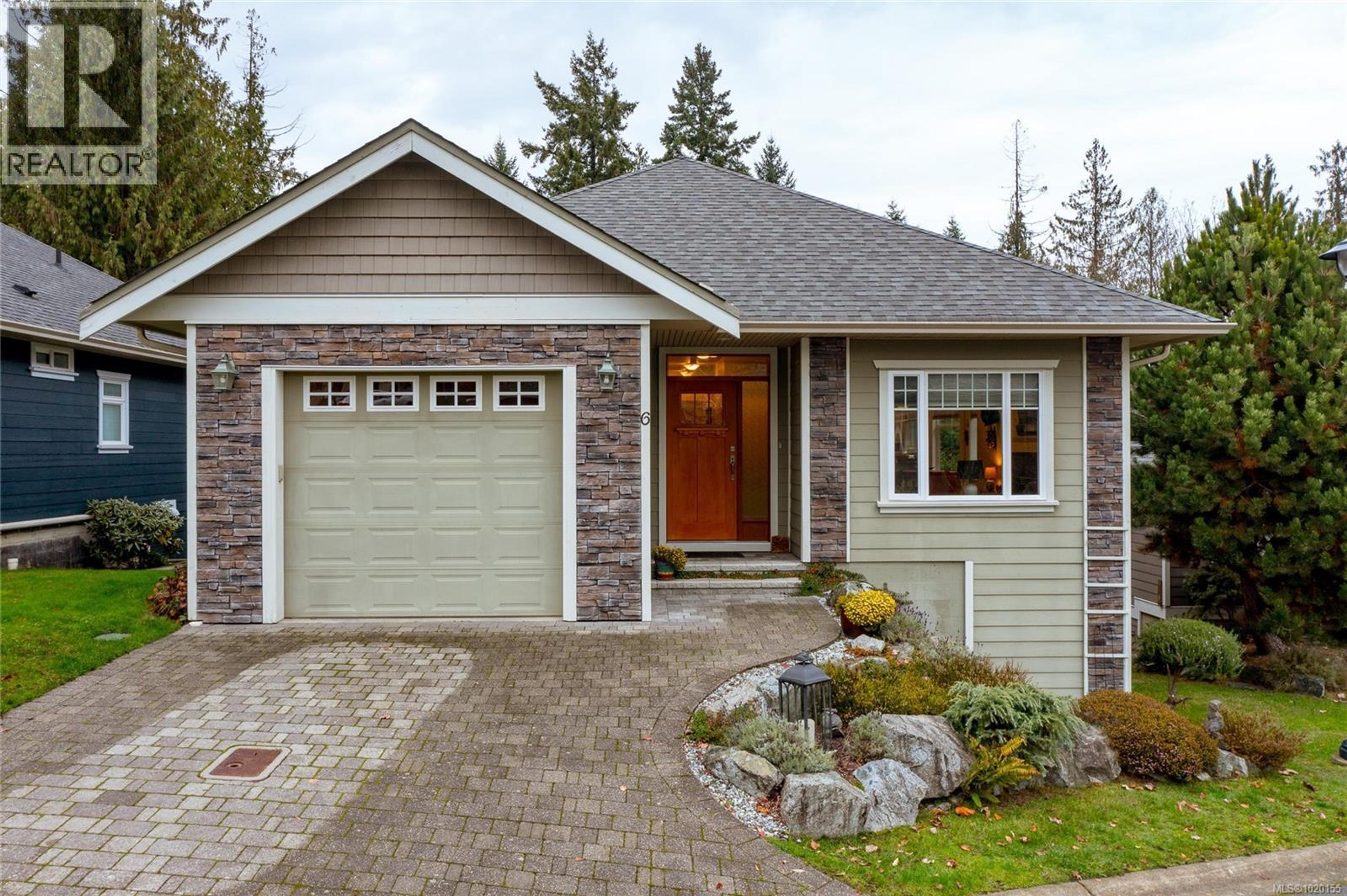 5315 Miller Rd, Duncan - Exteriors - Photo 2