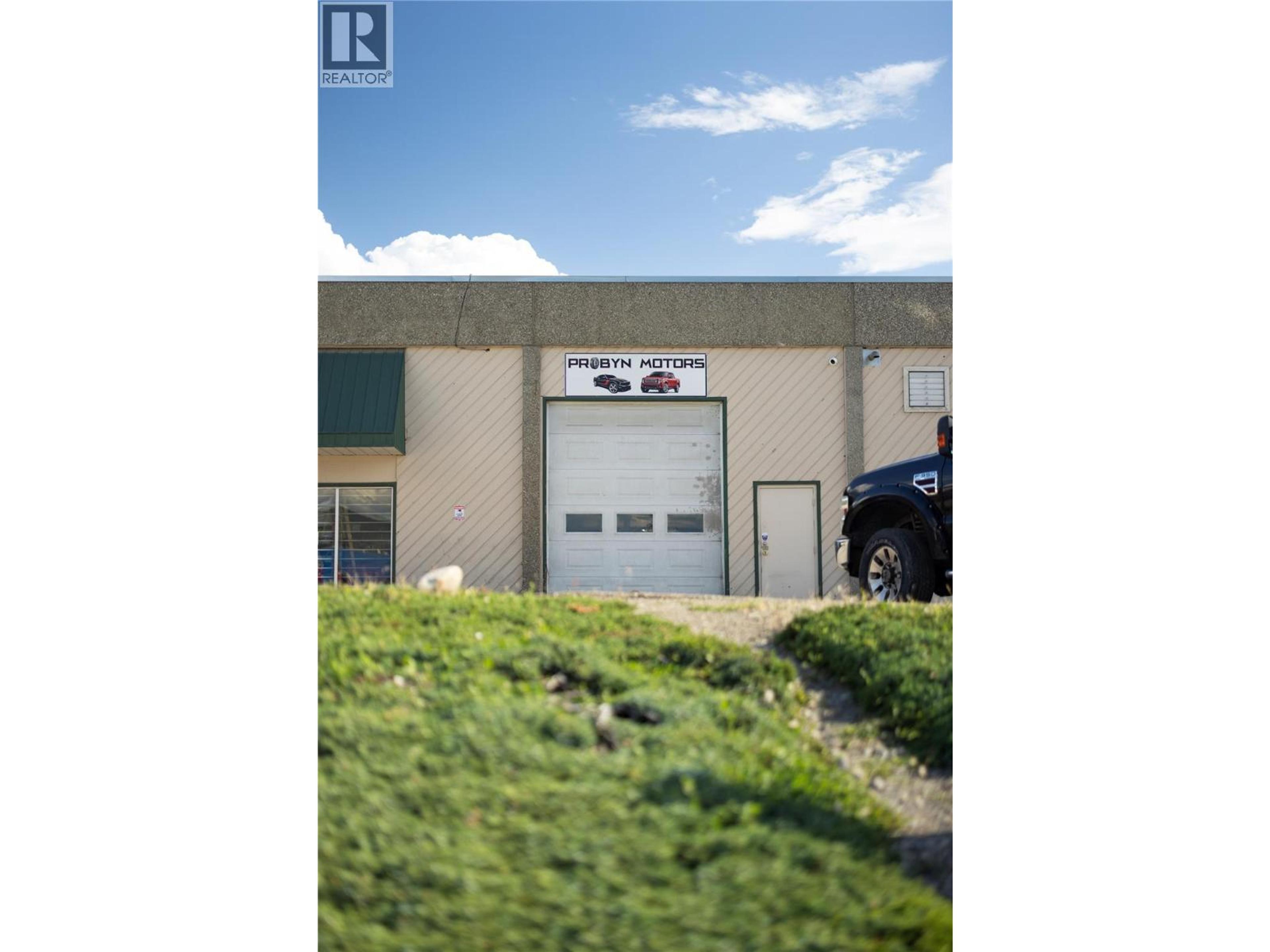 1710 Kosmina Road, Vernon - Exteriors - Photo 2