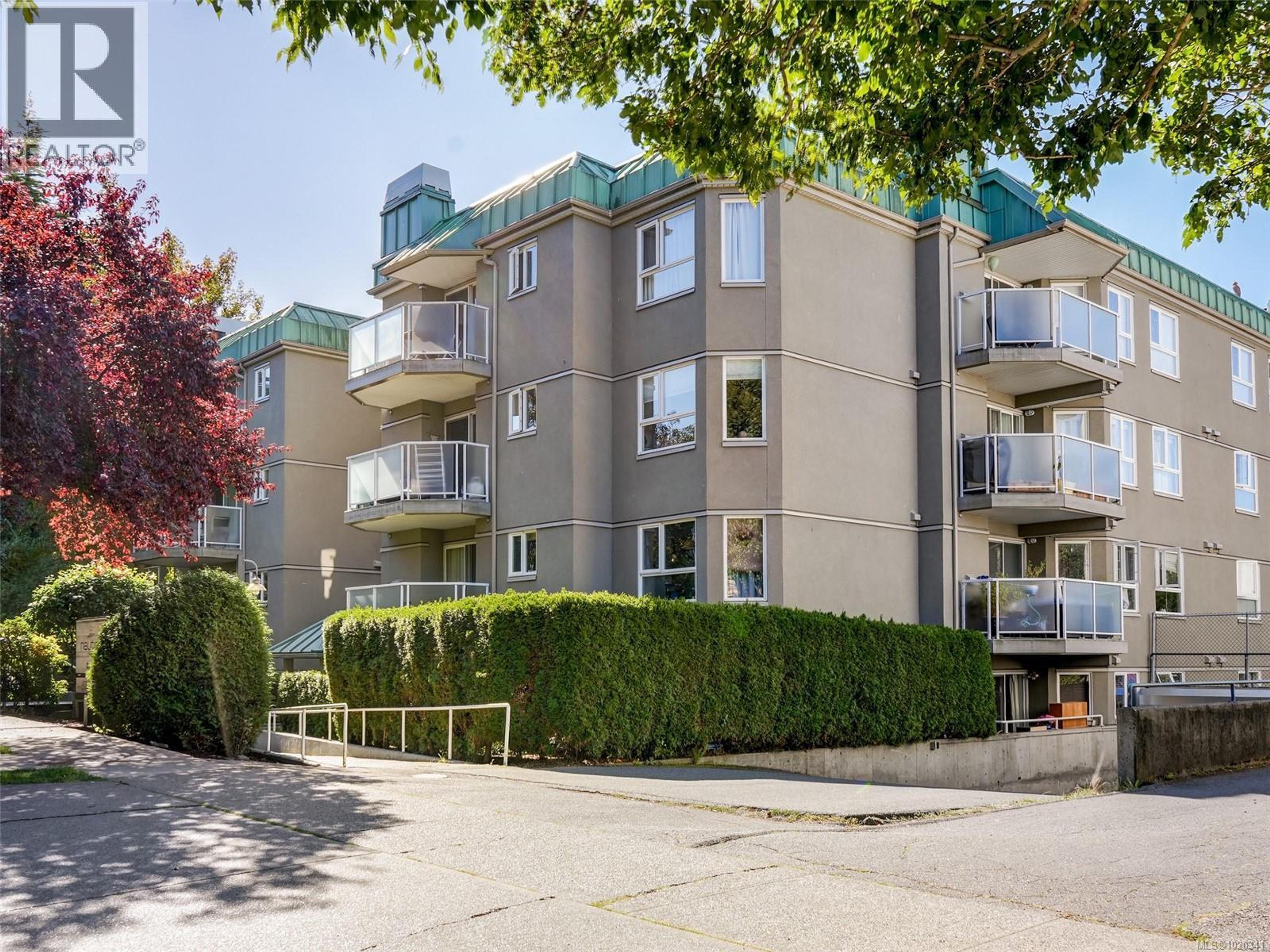 2520 Wark St, Victoria - Exteriors - Photo 1