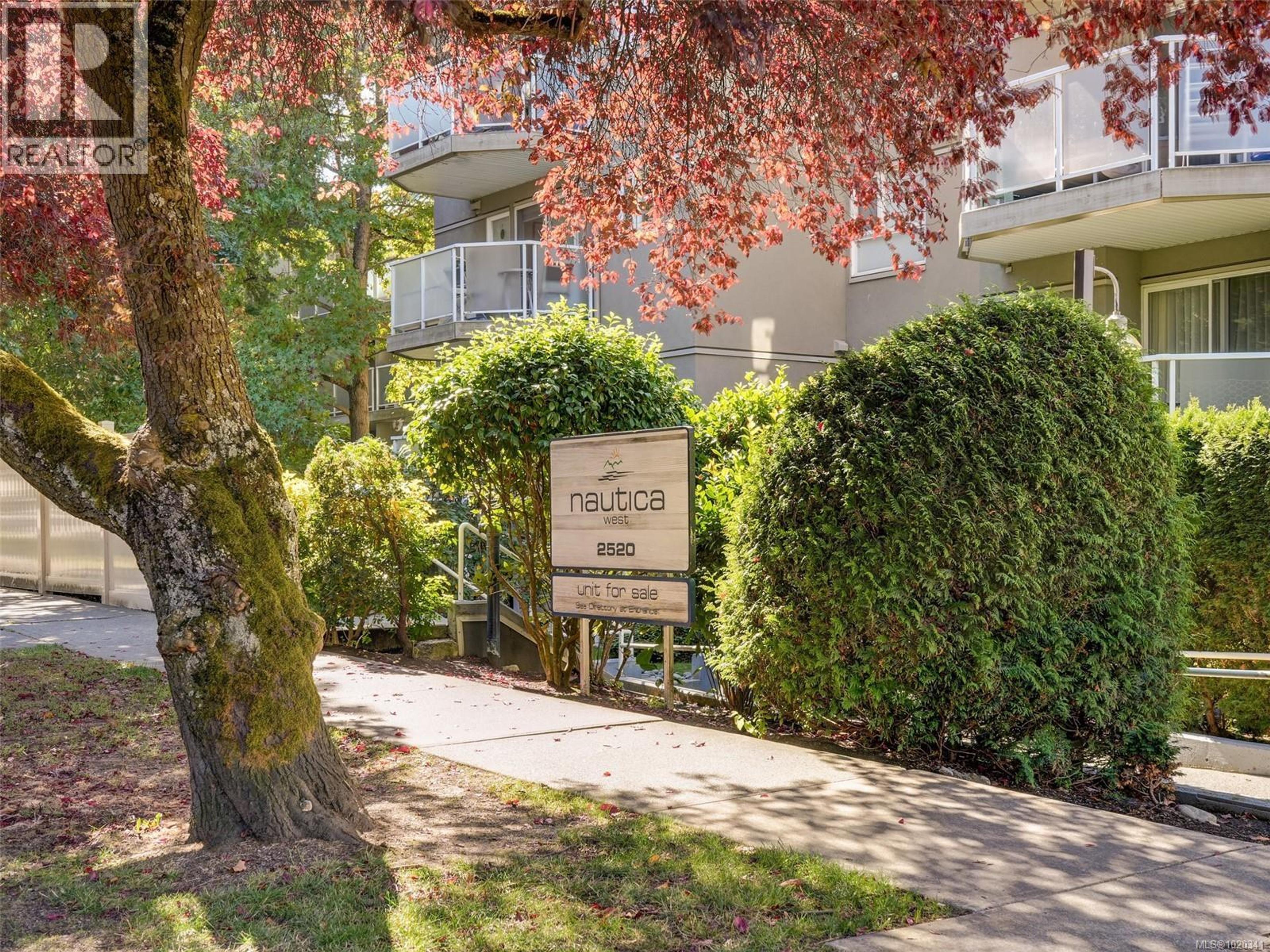 2520 Wark St, Victoria - Exteriors - Photo 2