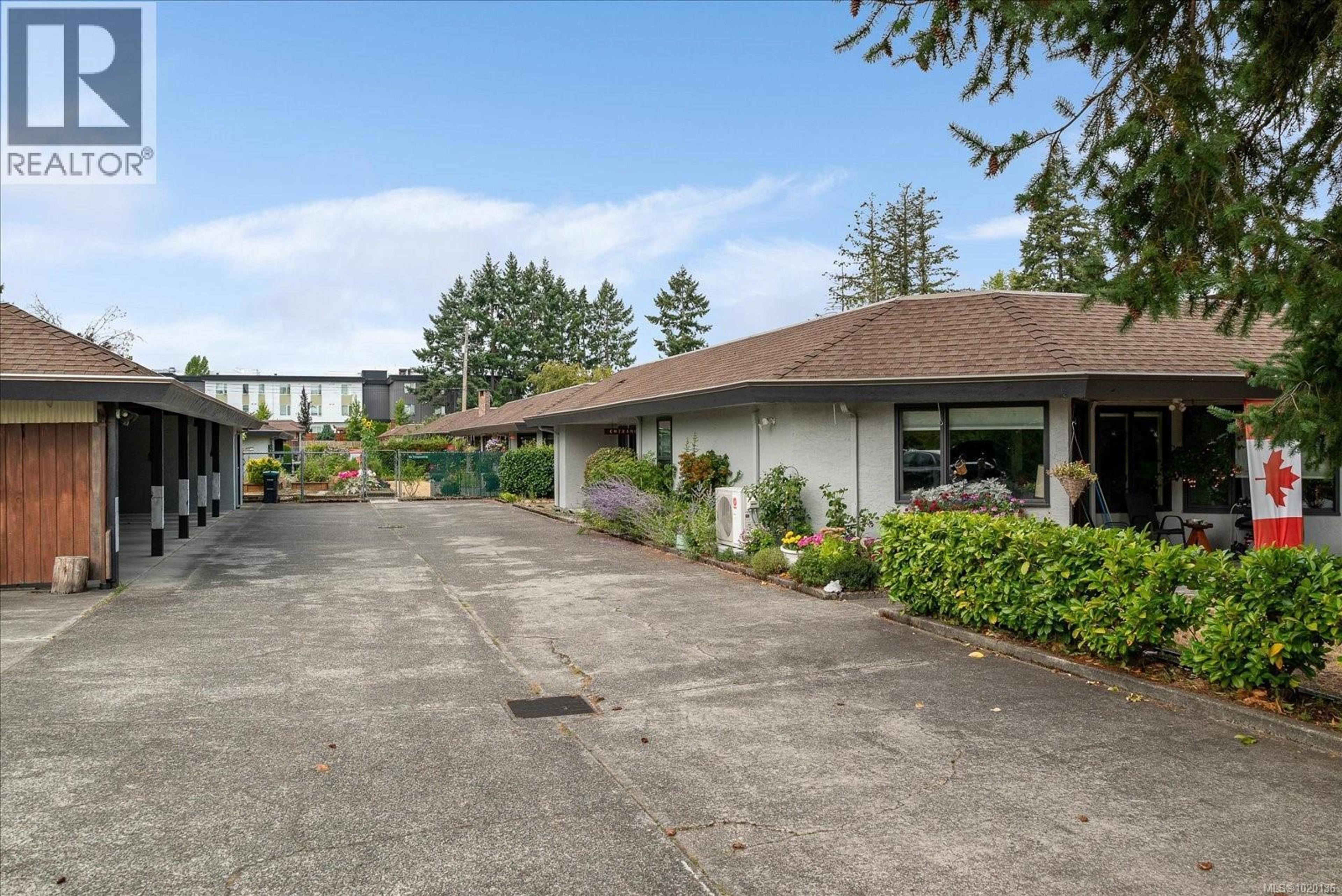 219 Bagshaw St, Parksville - Exteriors - Full Complex View - Photo 3