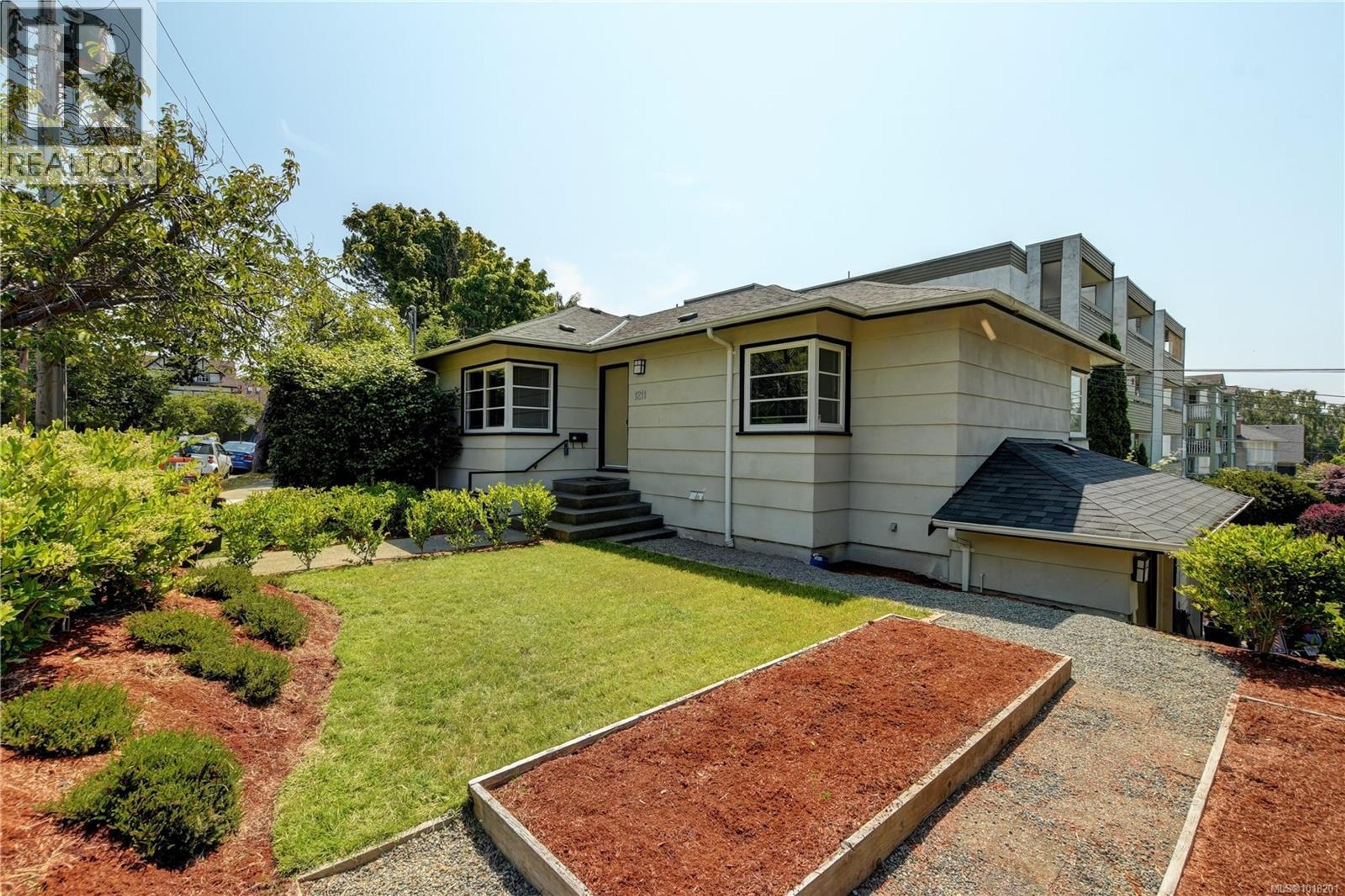 1211 Fairfield Rd, Victoria - Exteriors - Photo 4