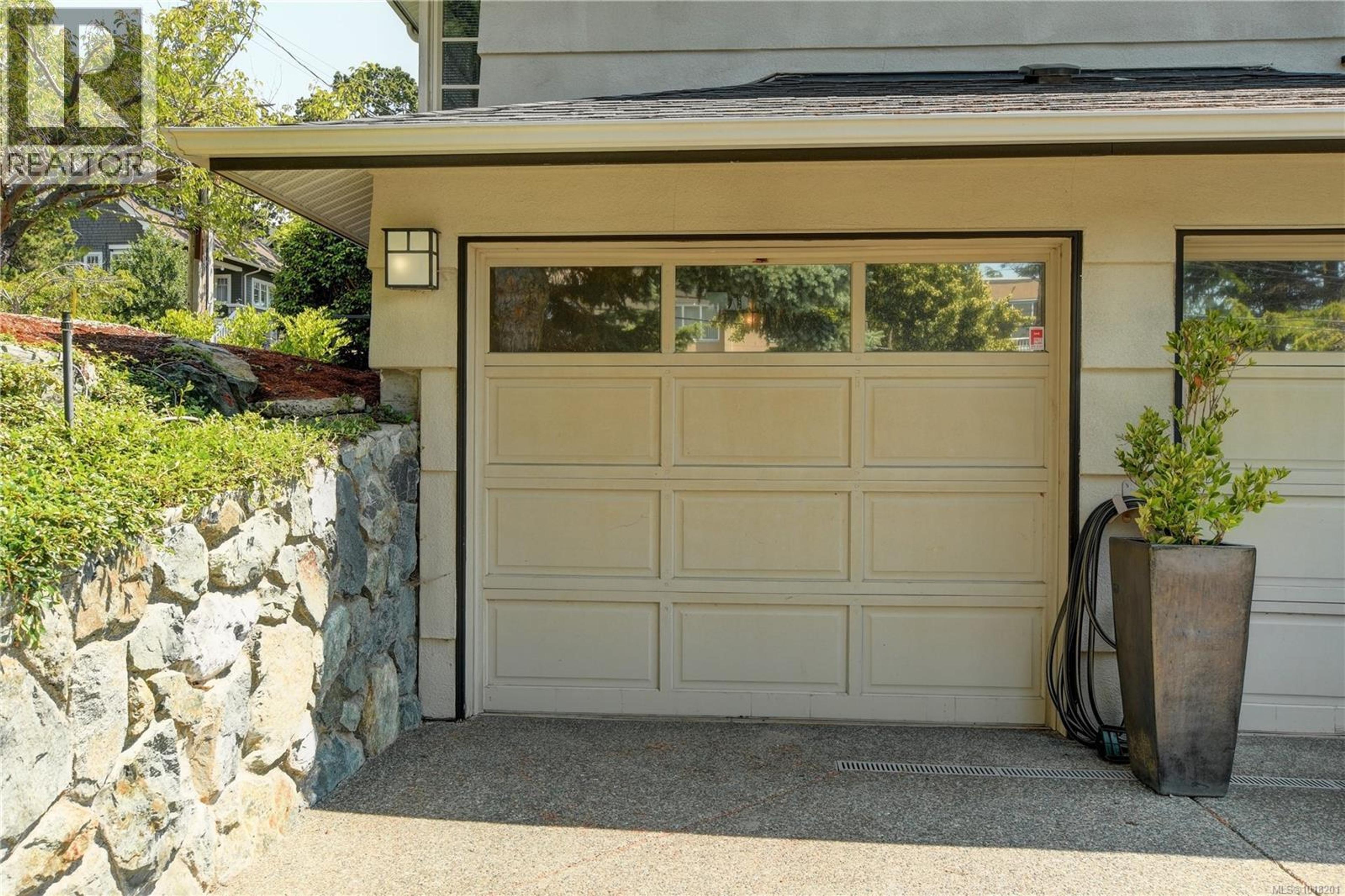 1211 Fairfield Rd, Victoria - Exteriors - Photo 6