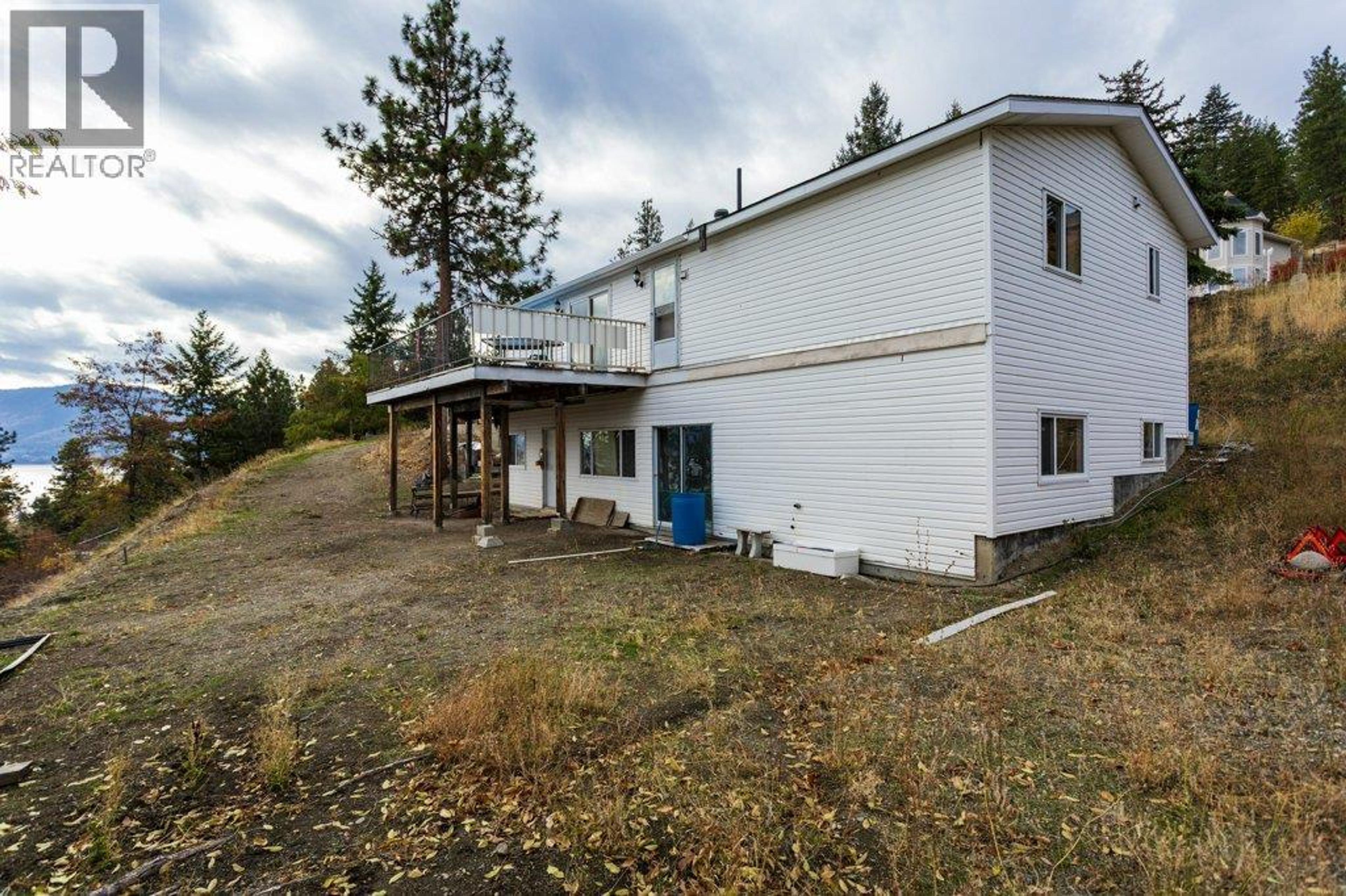 5906 Somerset Avenue, Peachland - Exteriors - Photo 8