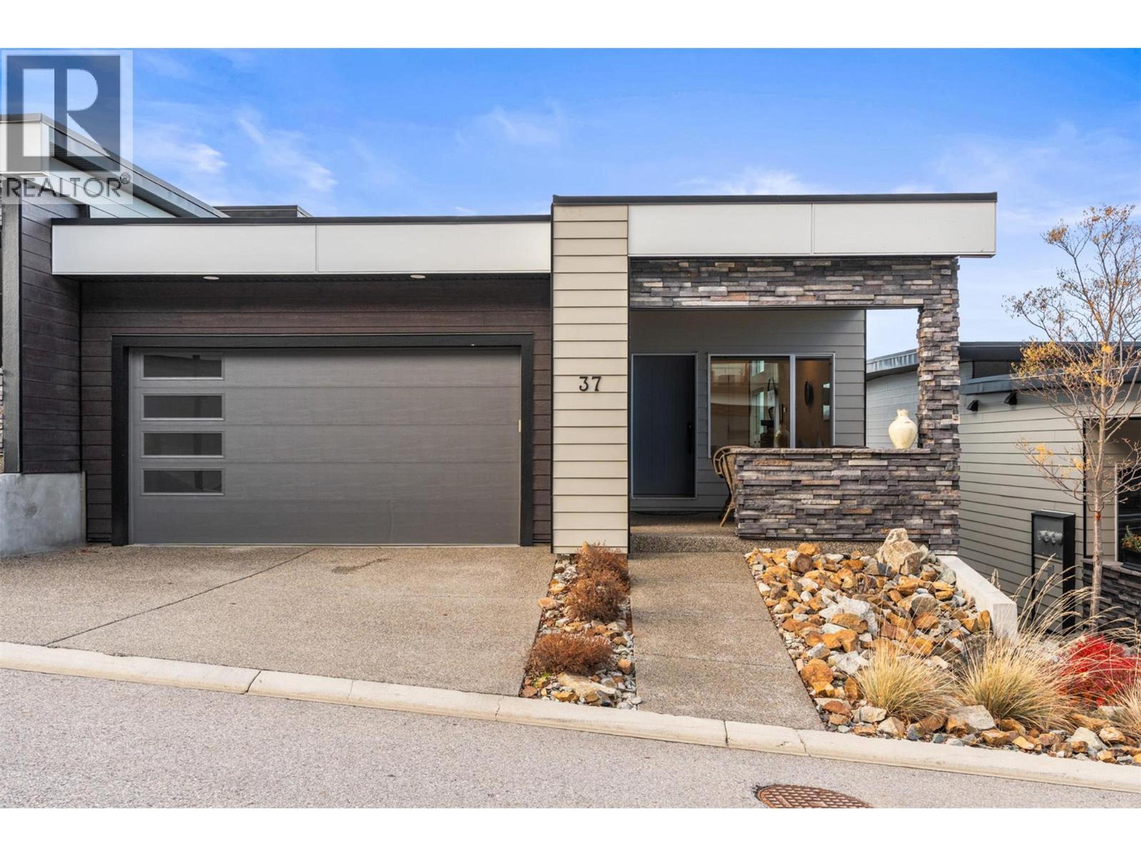 1000 Mt. Robson Place, Vernon - Exteriors - Photo 3