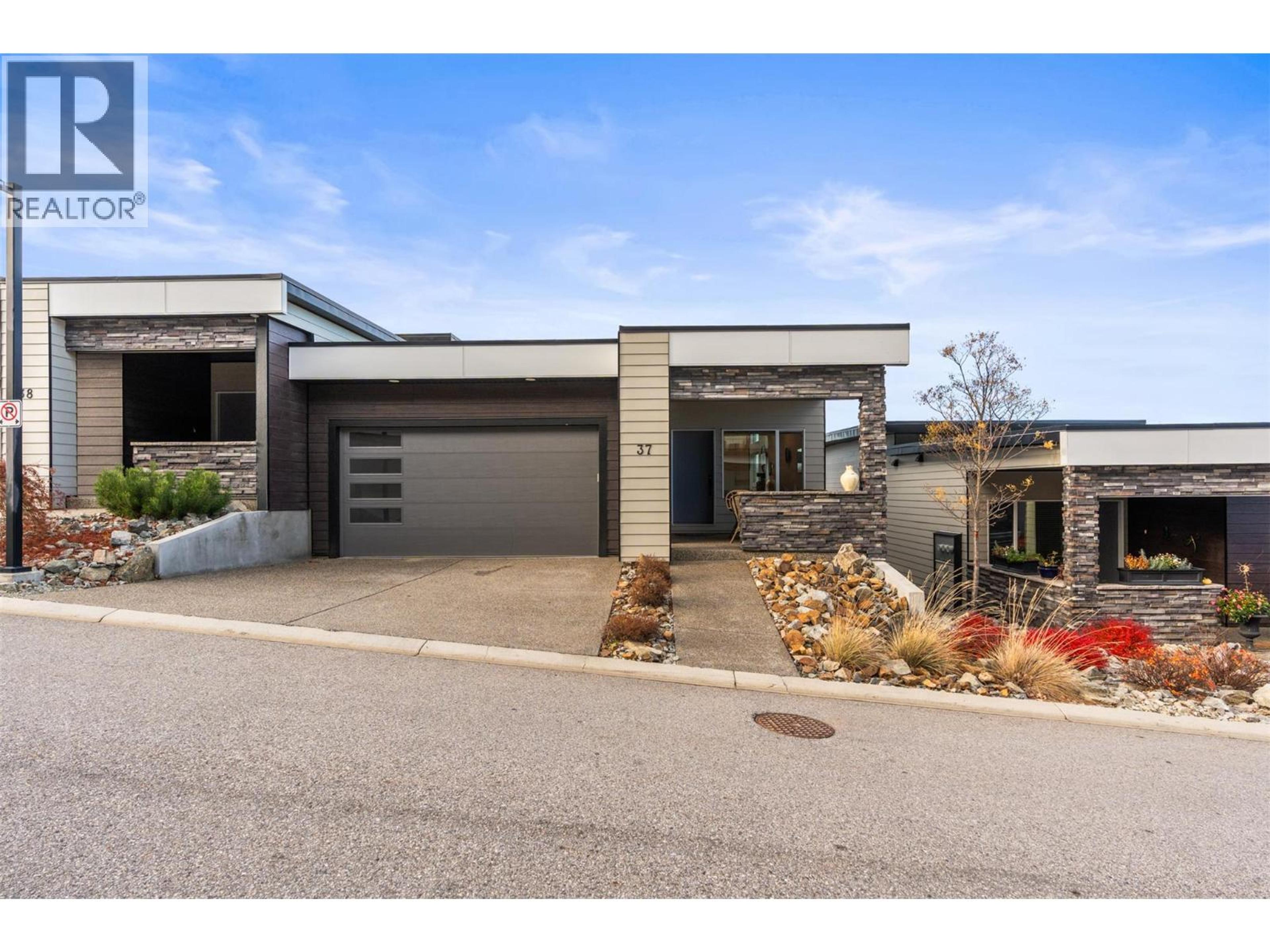 1000 Mt. Robson Place, Vernon - Exteriors - Full Complex View - Photo 4