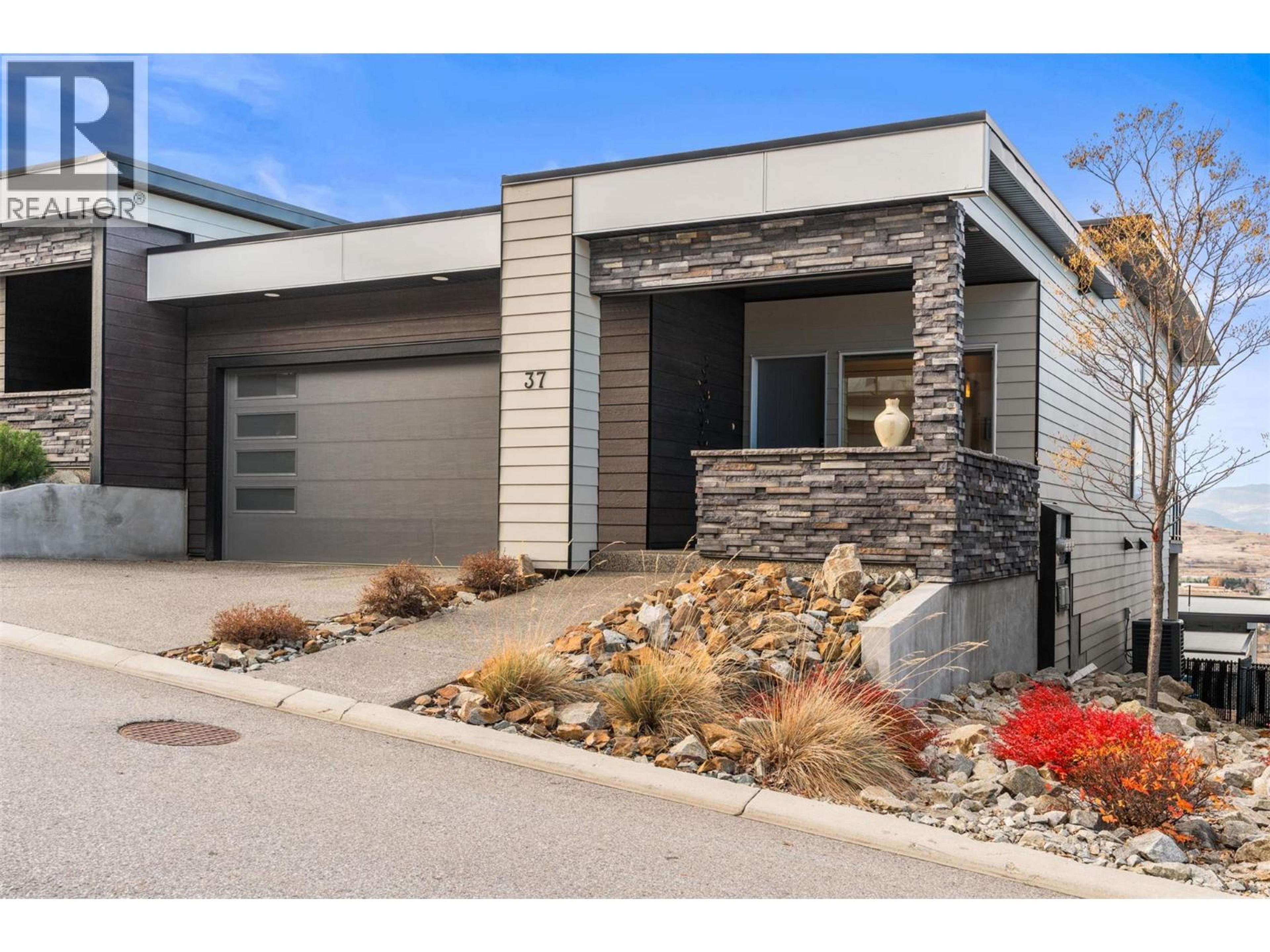 1000 Mt. Robson Place, Vernon - Exteriors - Photo 5