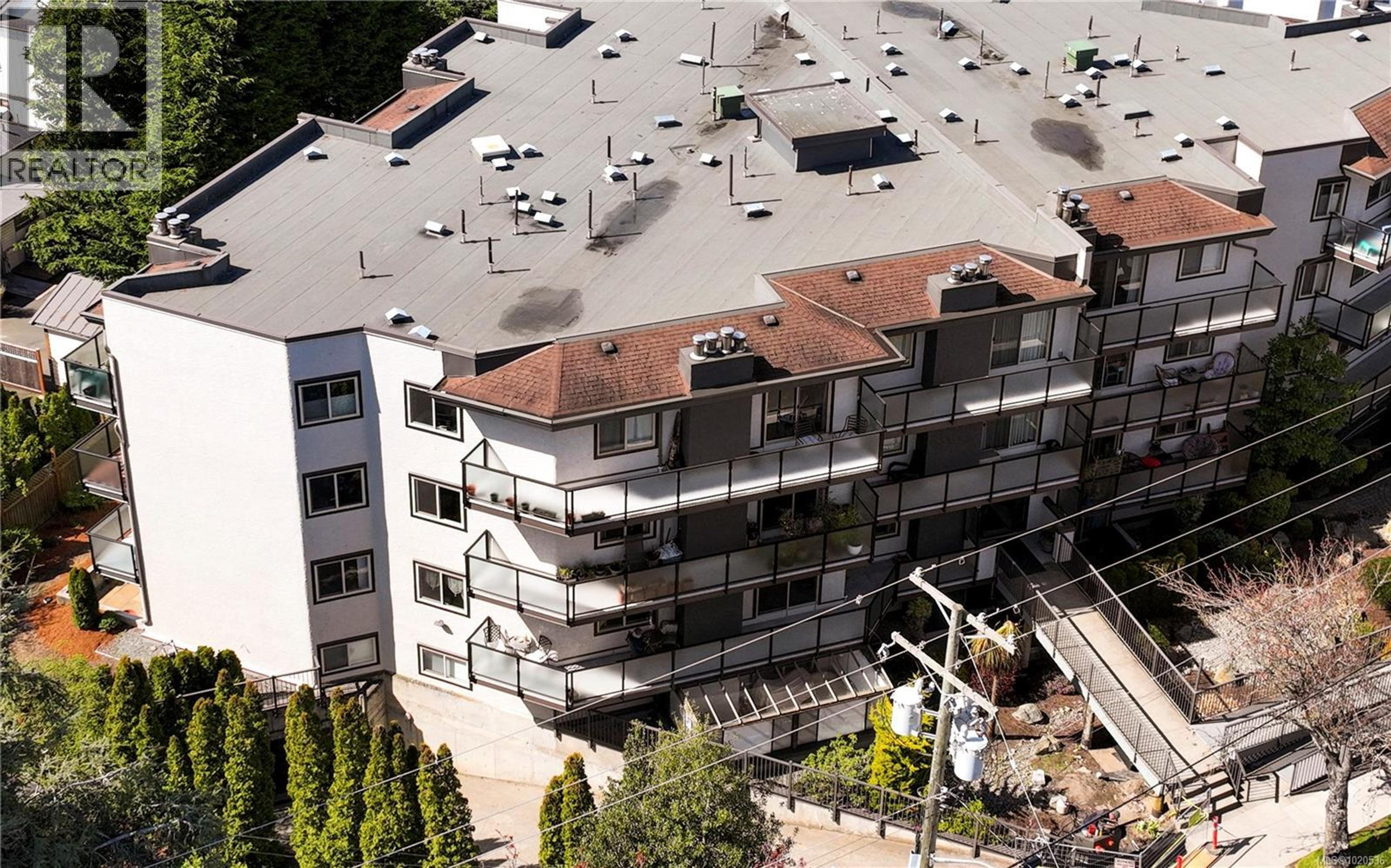 1241 Fairfield Rd, Victoria - Exteriors - Full Complex View, Drone/Aerial View - Photo 4