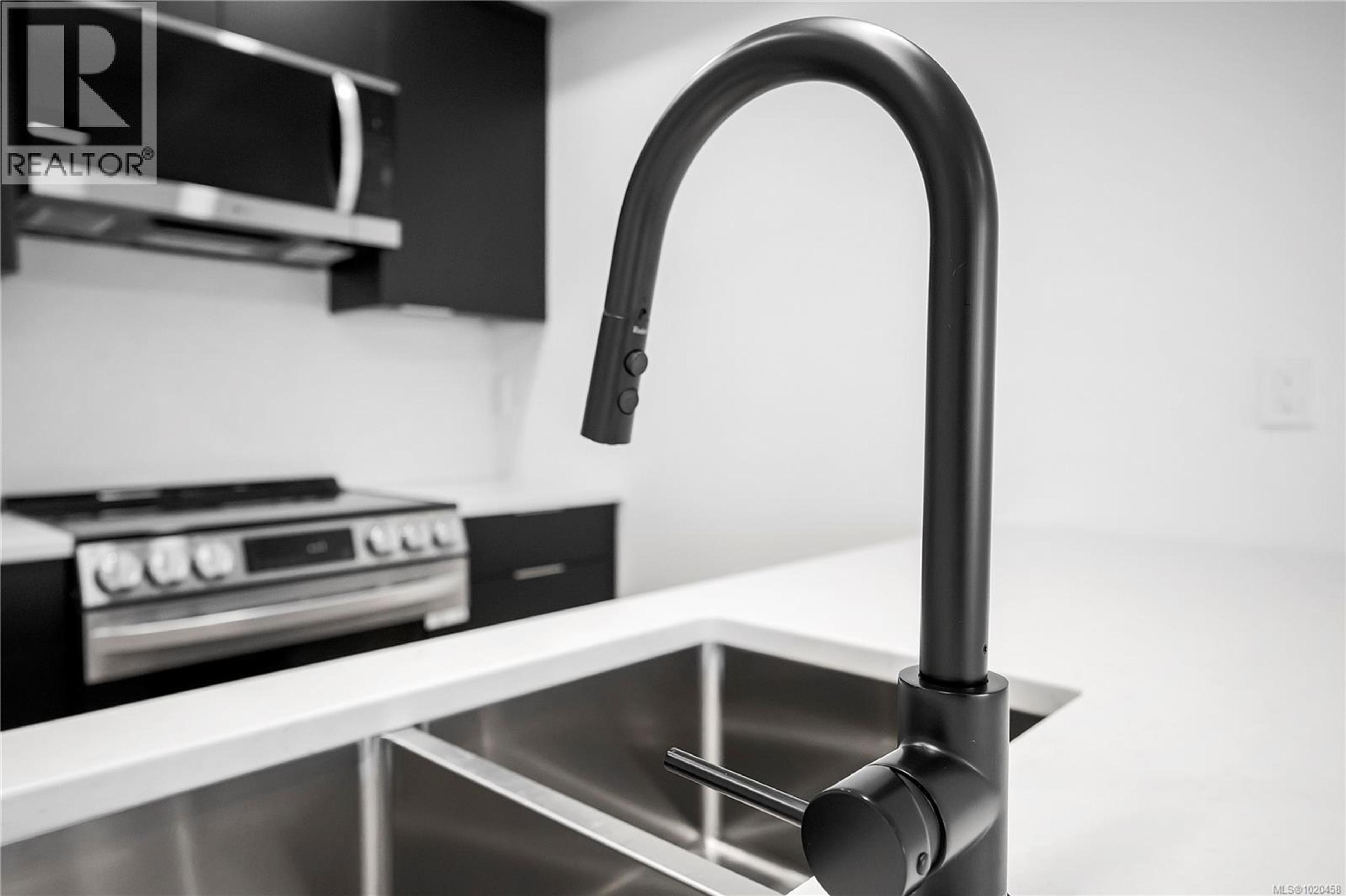 #505 45 HALIBURTON ST - 10