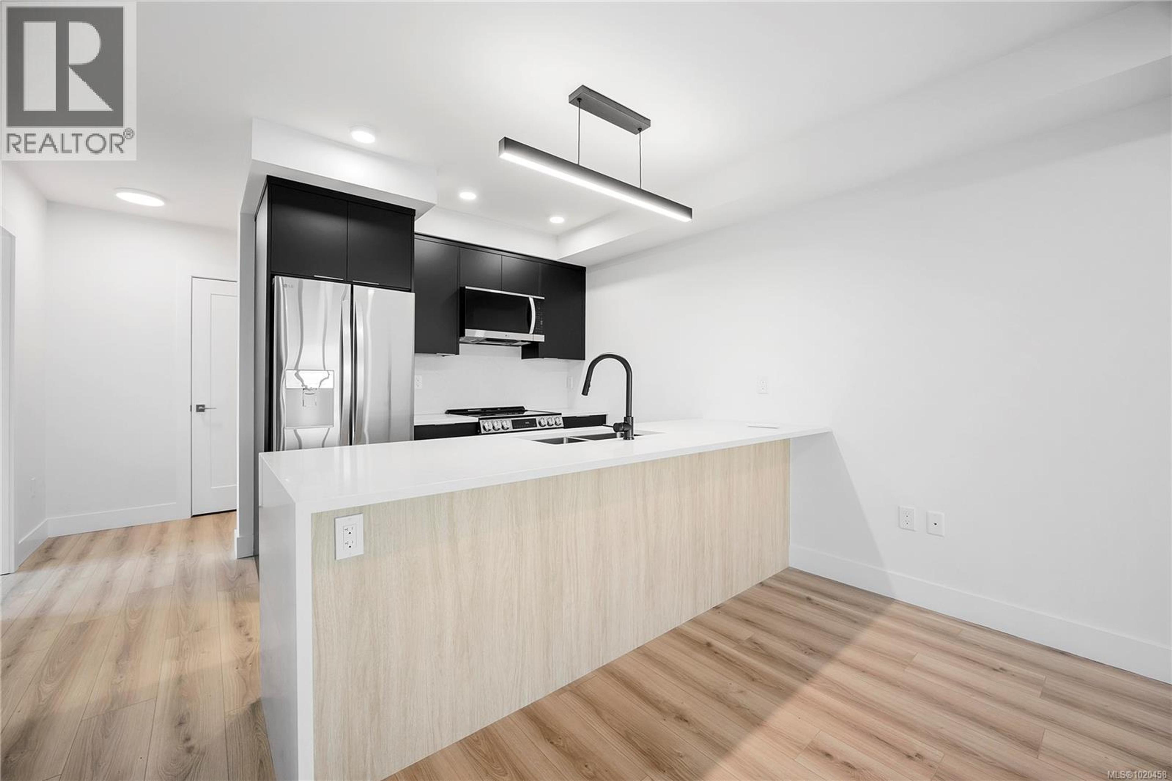 #505 45 HALIBURTON ST - Image 2