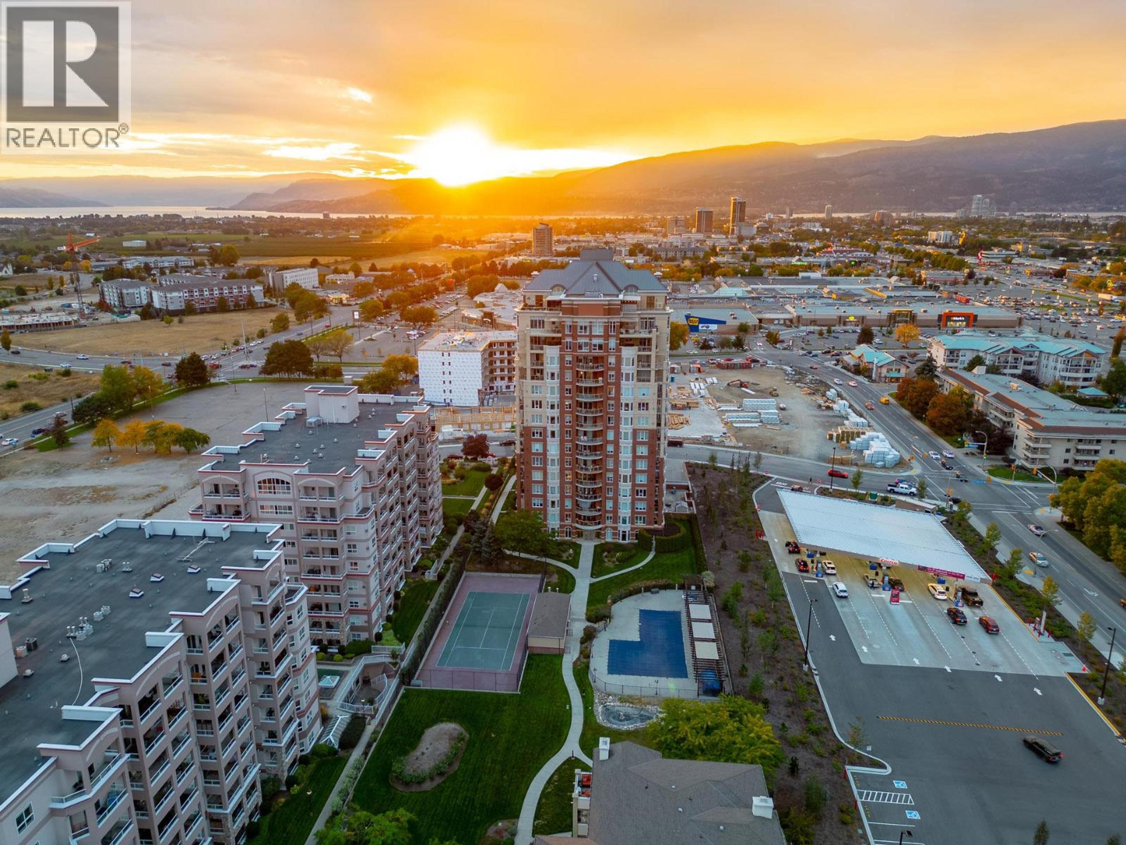 1947 Underhill Street, Kelowna - Exteriors - Full Complex View, Drone/Aerial View - Photo 6