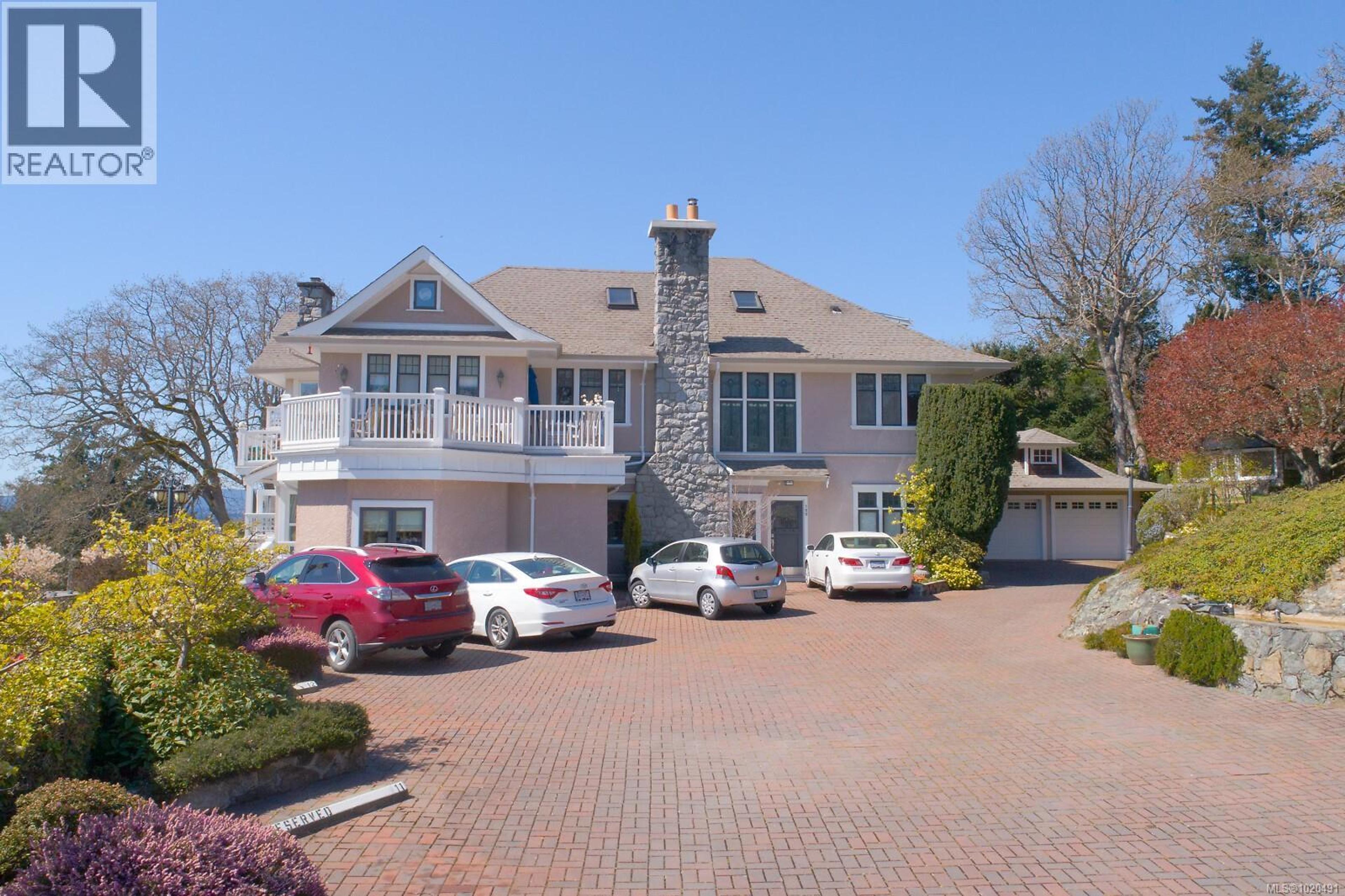 1196 Clovelly Terr, Saanich - Exteriors - Photo 3