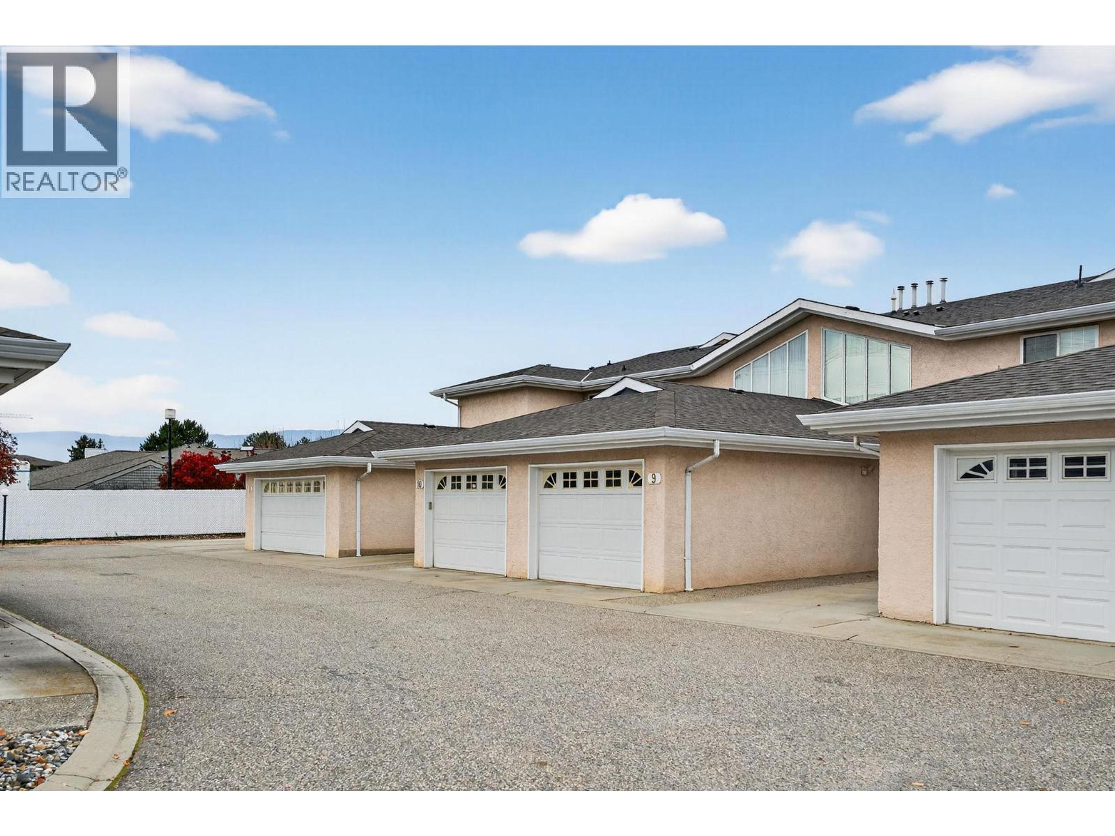 1800 Parkview Crescent Lot# 10, Kelowna - Exteriors - Photo 2