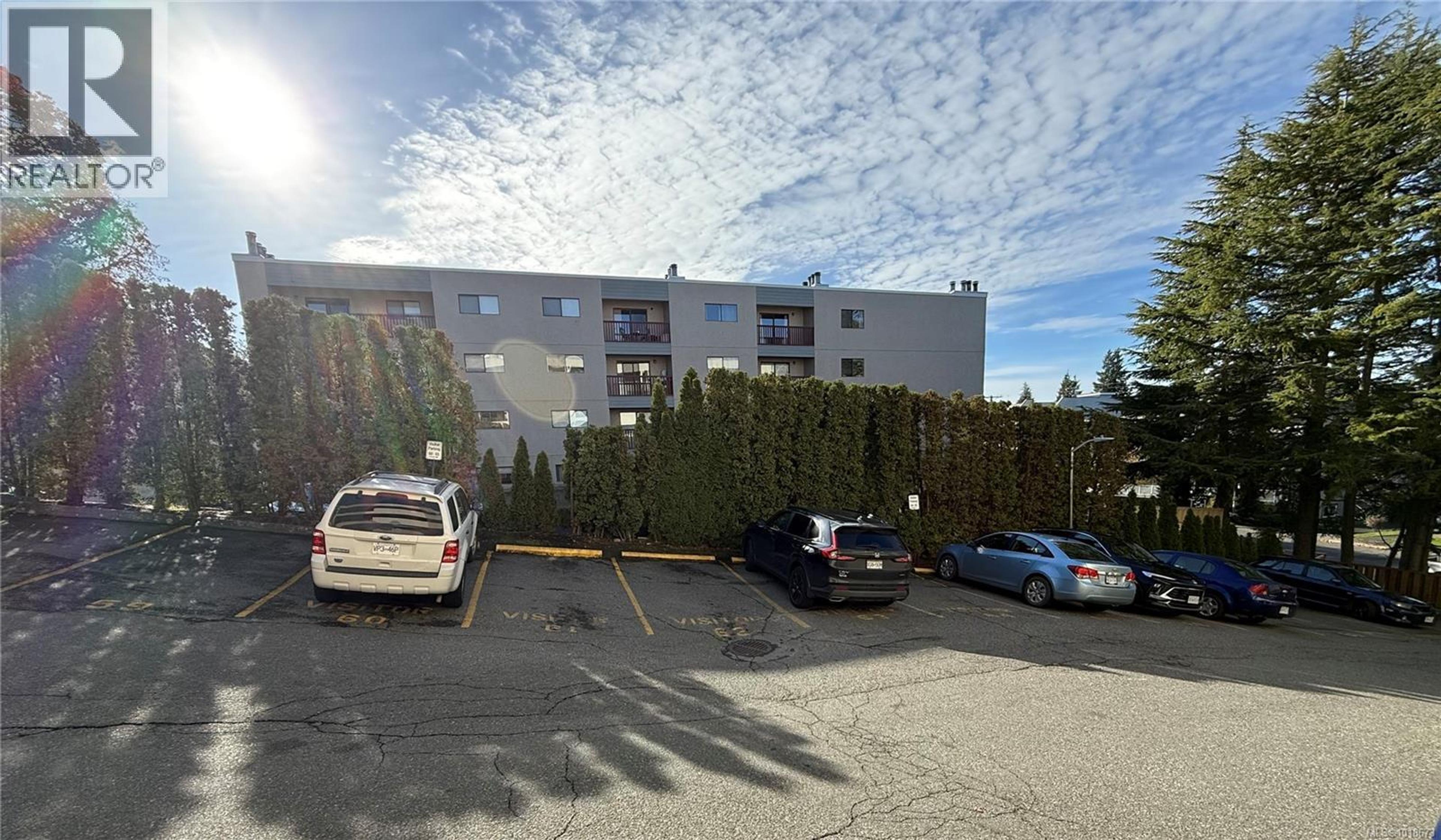 3277 Glasgow Ave, Saanich - Exteriors - Photo 1