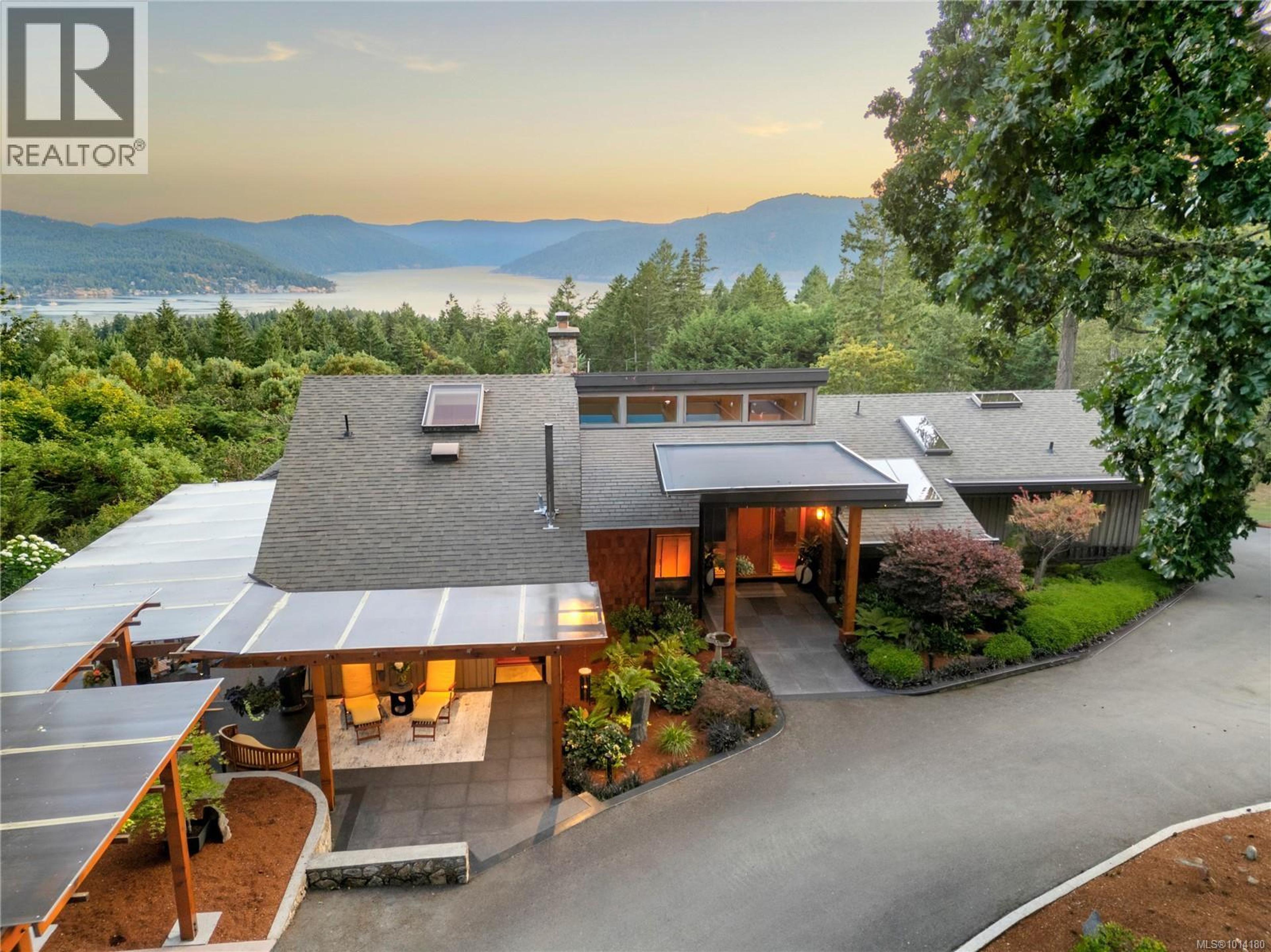 8100 Woodwyn Terr, Central Saanich - Exteriors - Drone/Aerial View - Photo 5