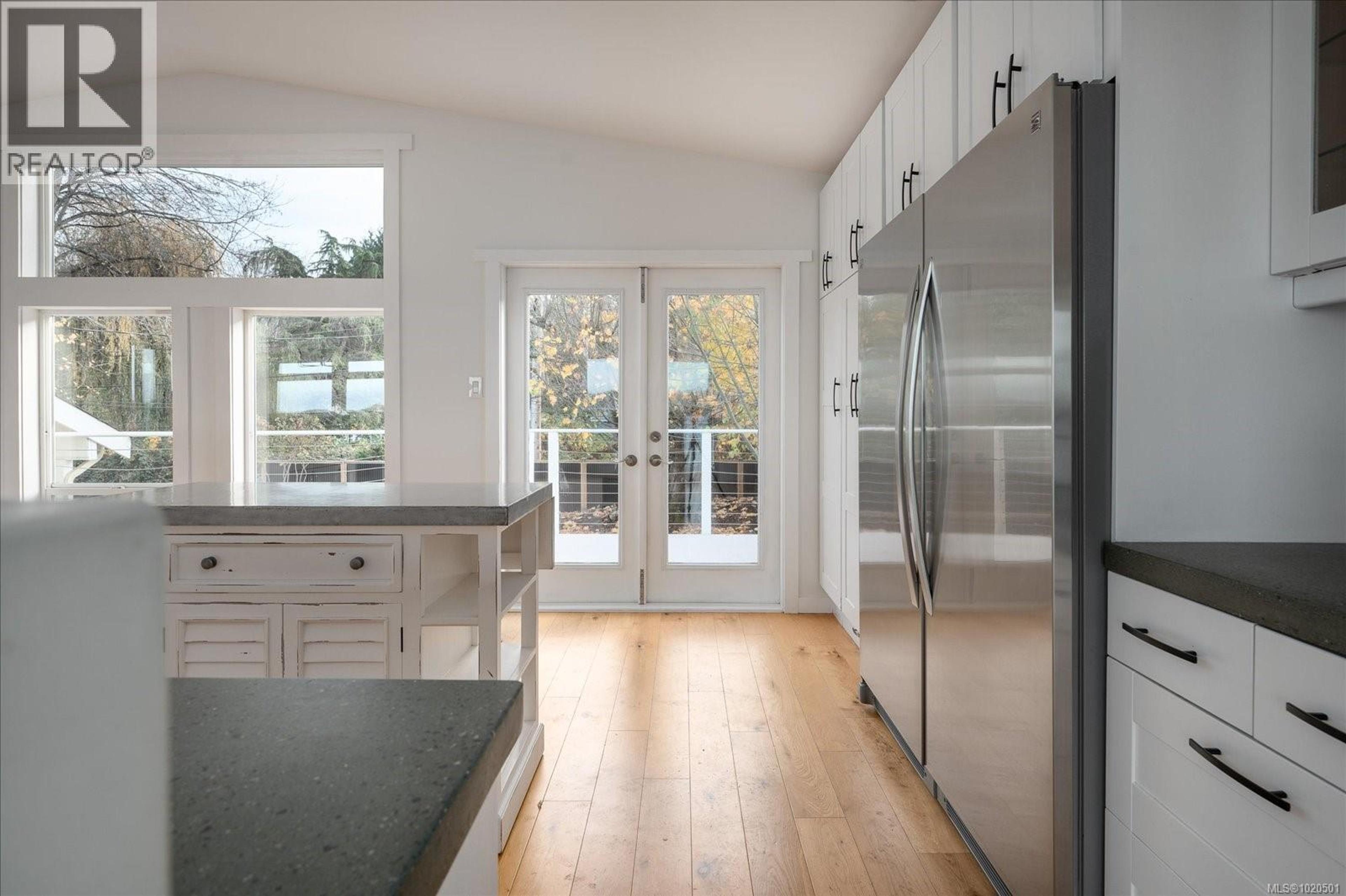 7850 SHANGRI-LA RD - 23