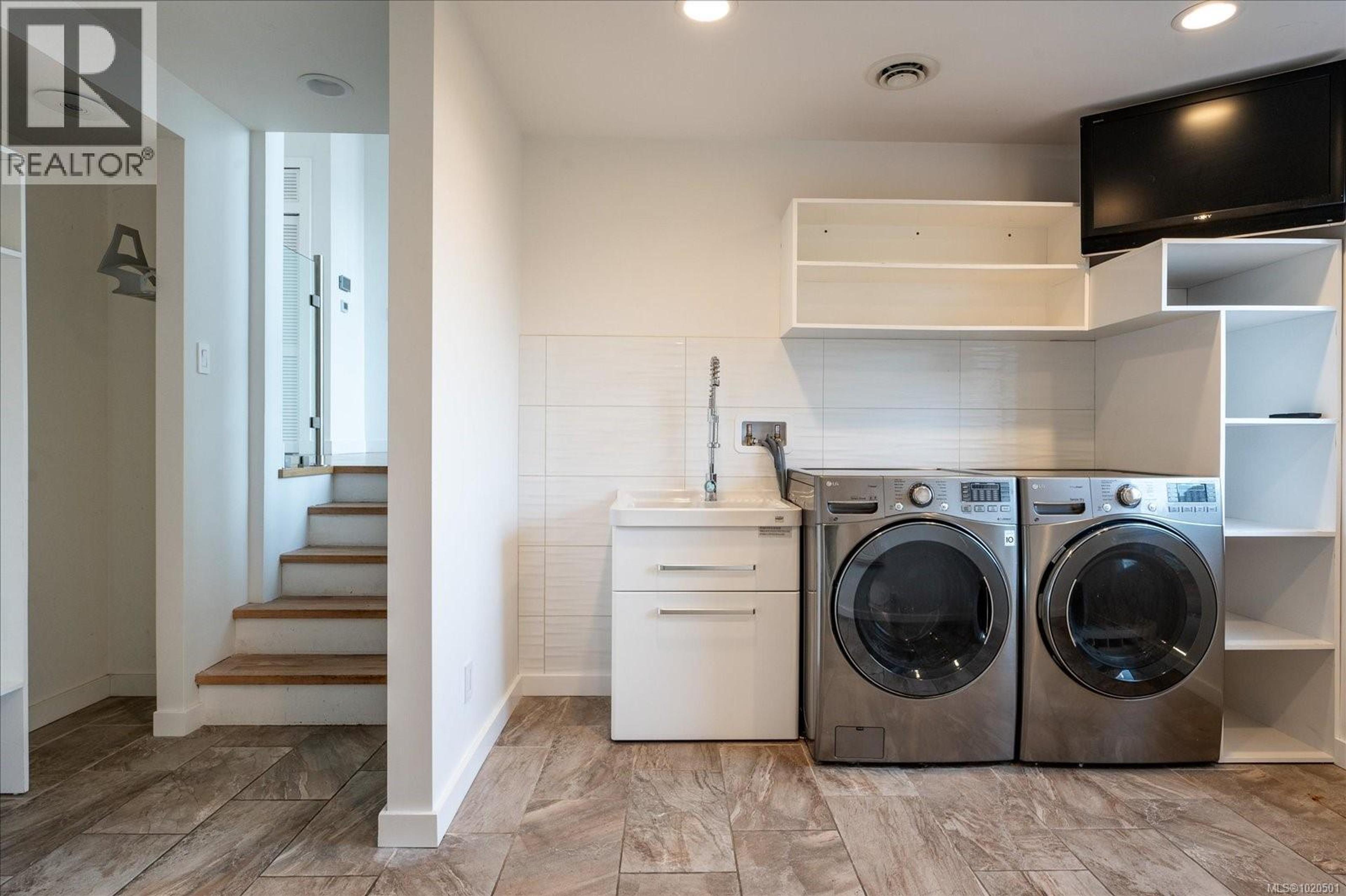 7850 SHANGRI-LA RD - 40