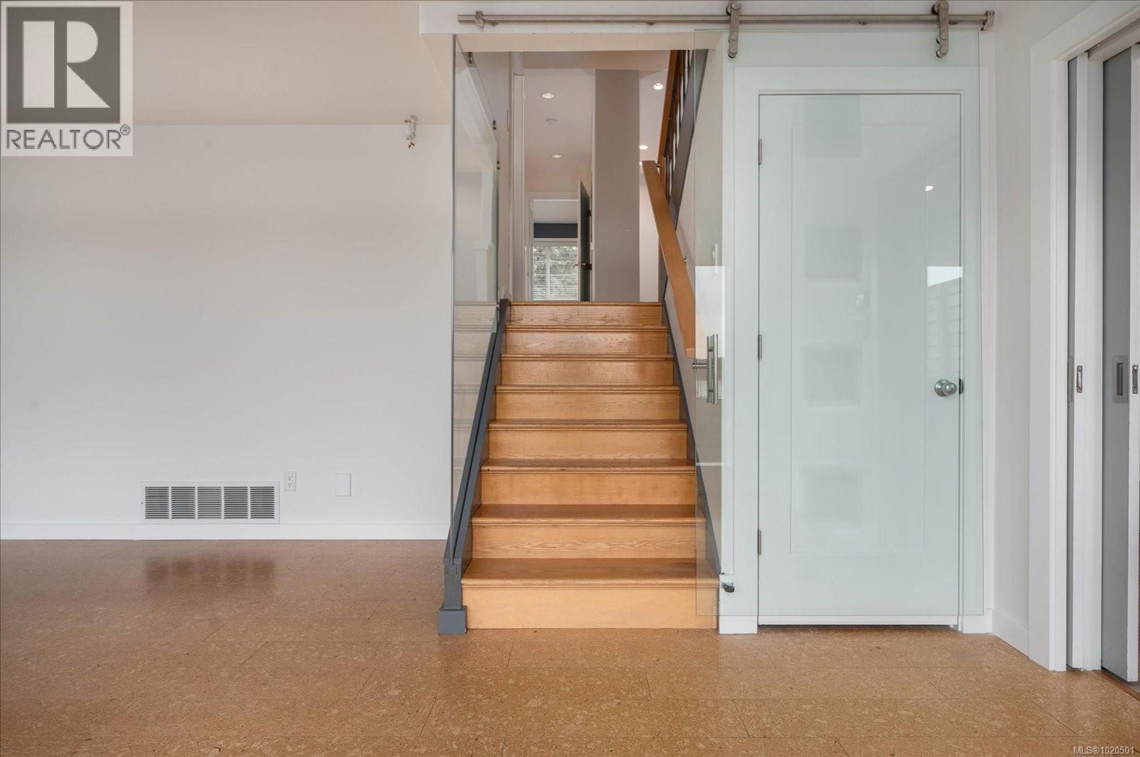 7850 SHANGRI-LA RD - 42