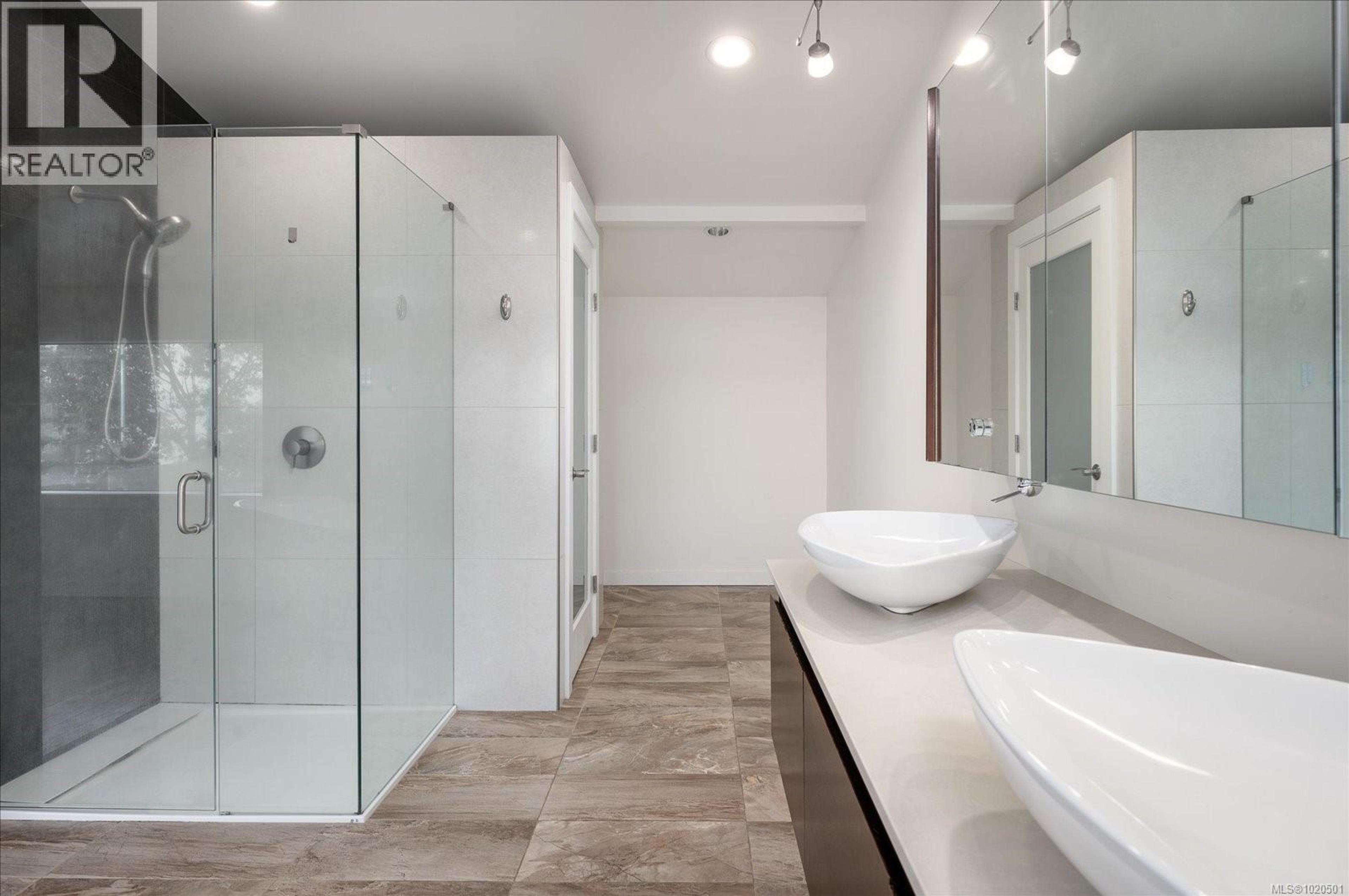 7850 SHANGRI-LA RD - 53