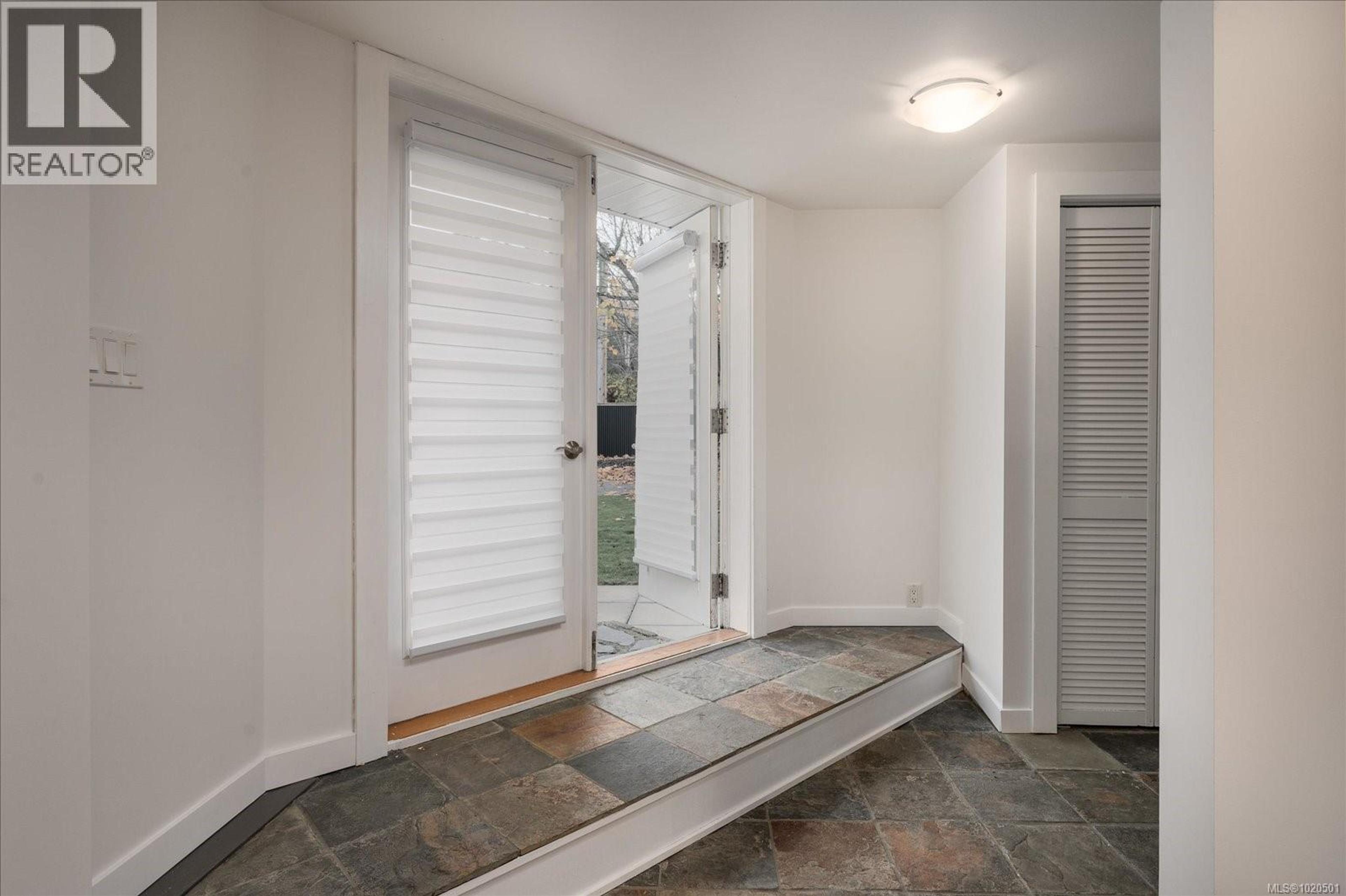 7850 SHANGRI-LA RD - 63