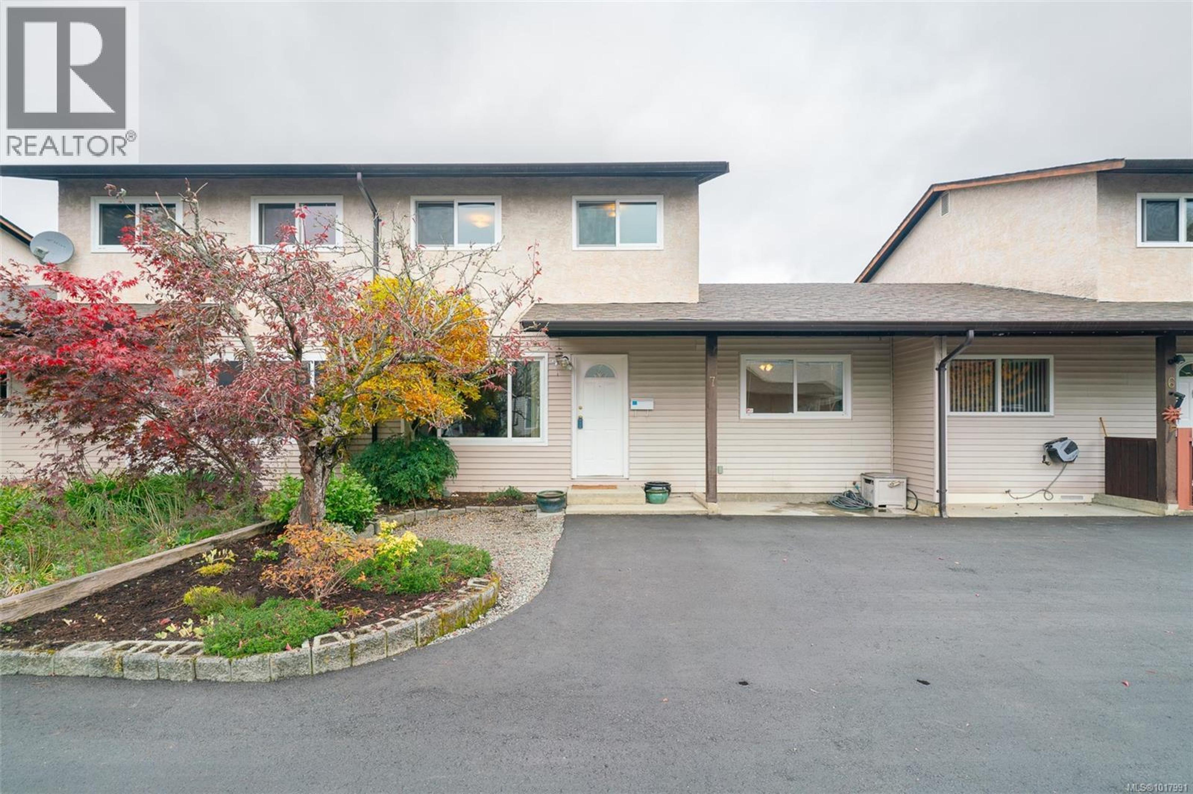 1090 Marchmont Rd, Duncan - Exteriors - Photo 1