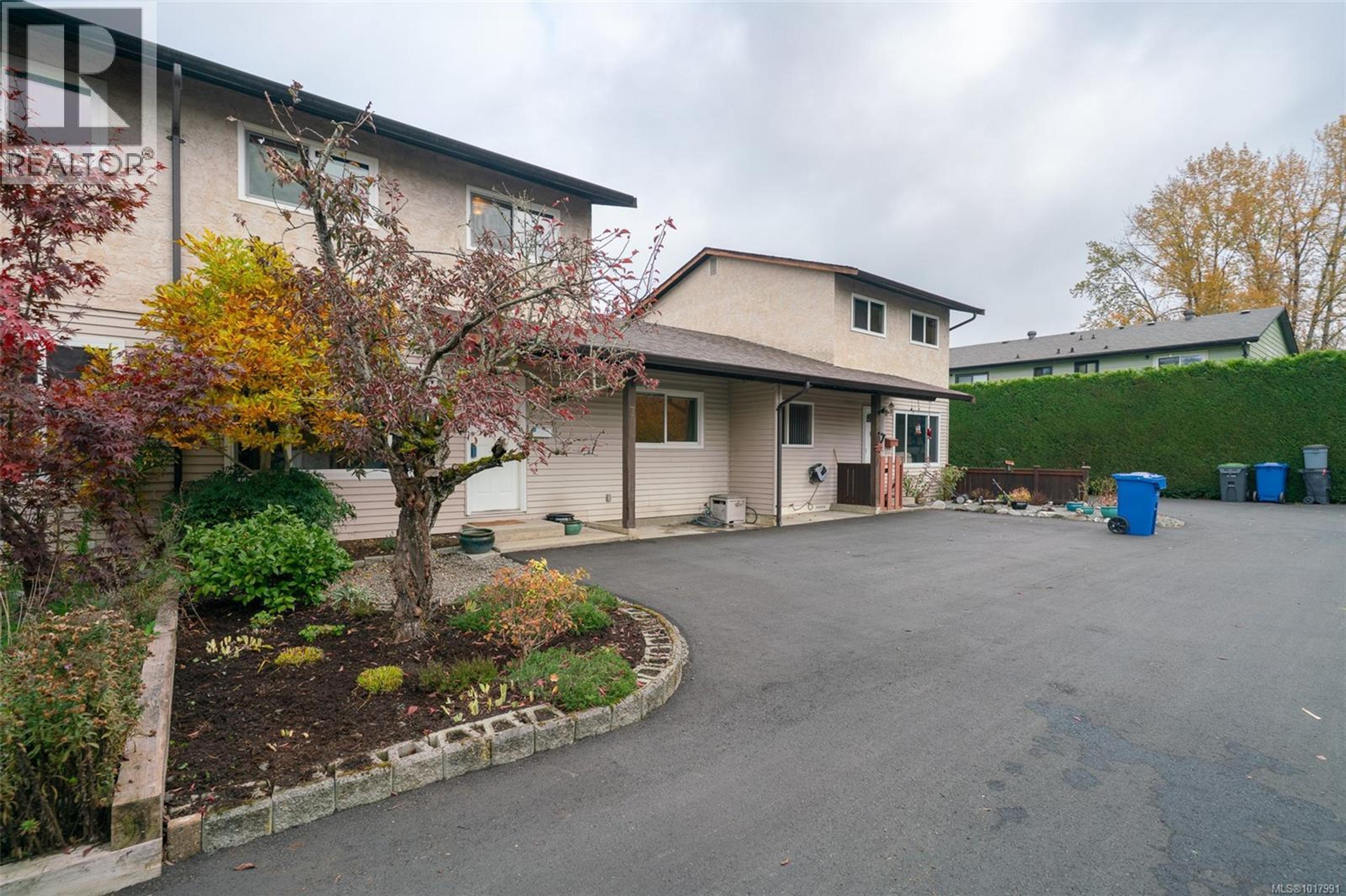 1090 Marchmont Rd, Duncan - Exteriors - Full Complex View - Photo 3