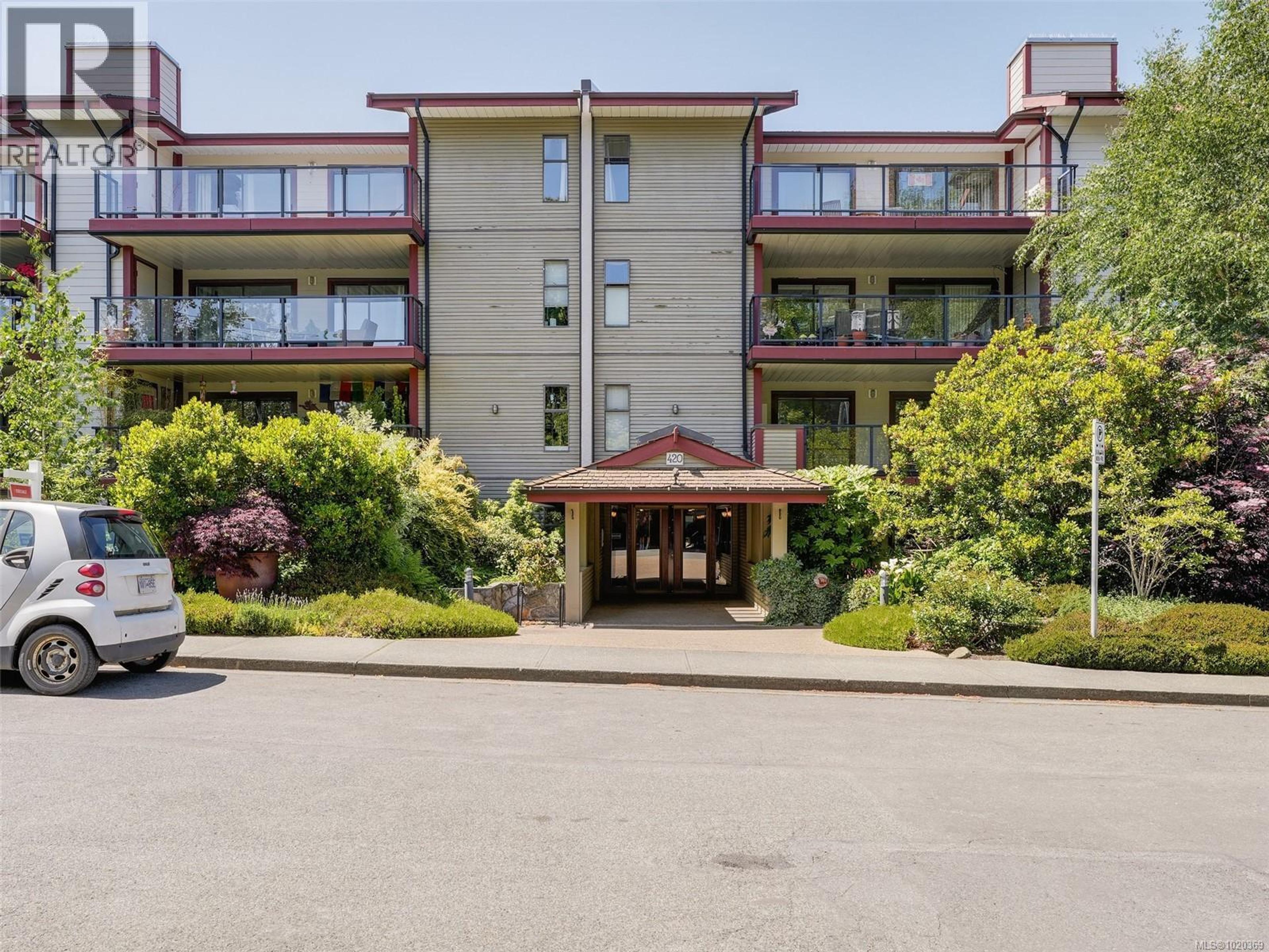 420 Parry St, Victoria - Exteriors - Full Complex View - Photo 3