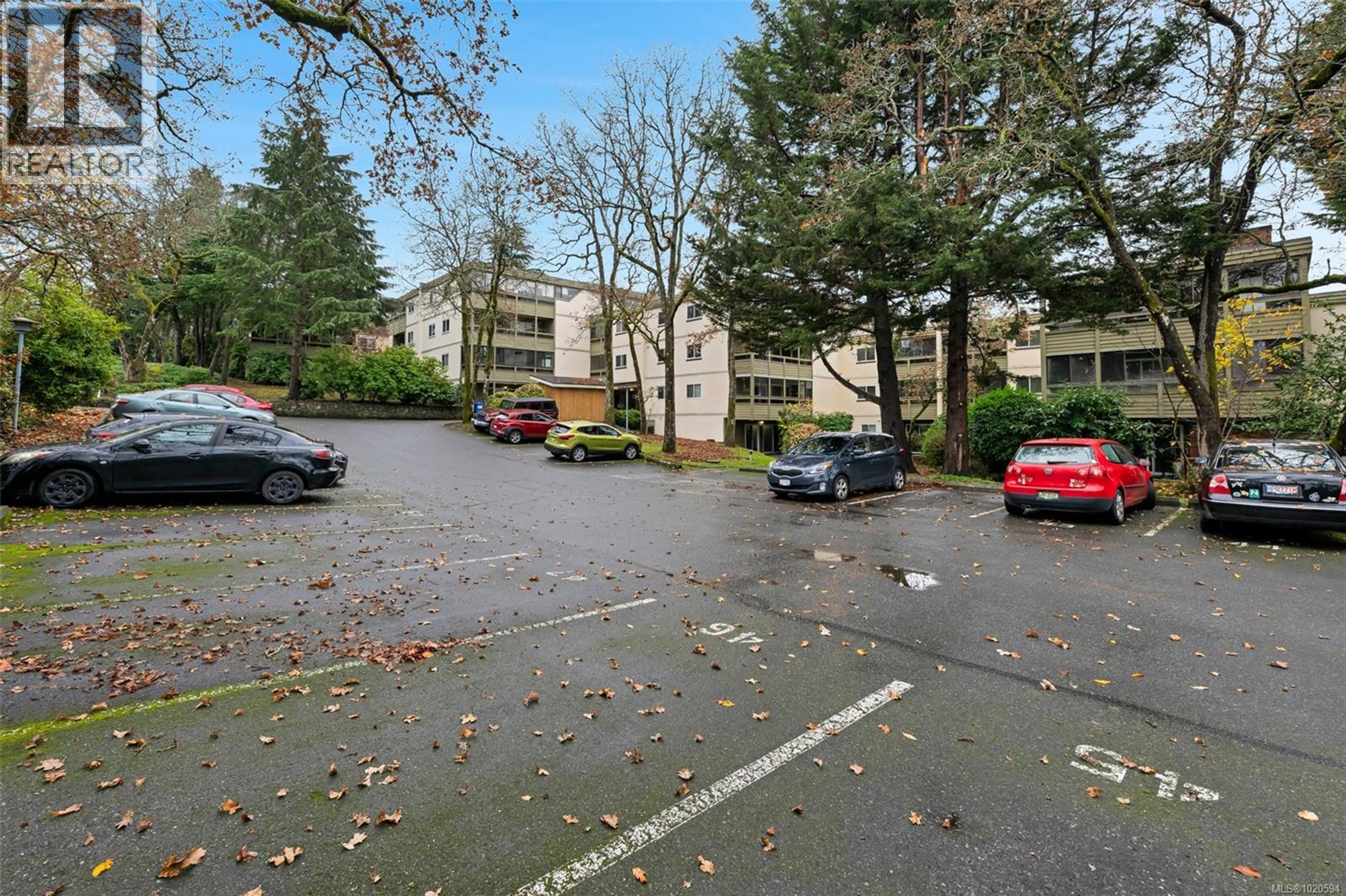 1010 Bristol Rd, Saanich - Exteriors - Full Complex View - Photo 2