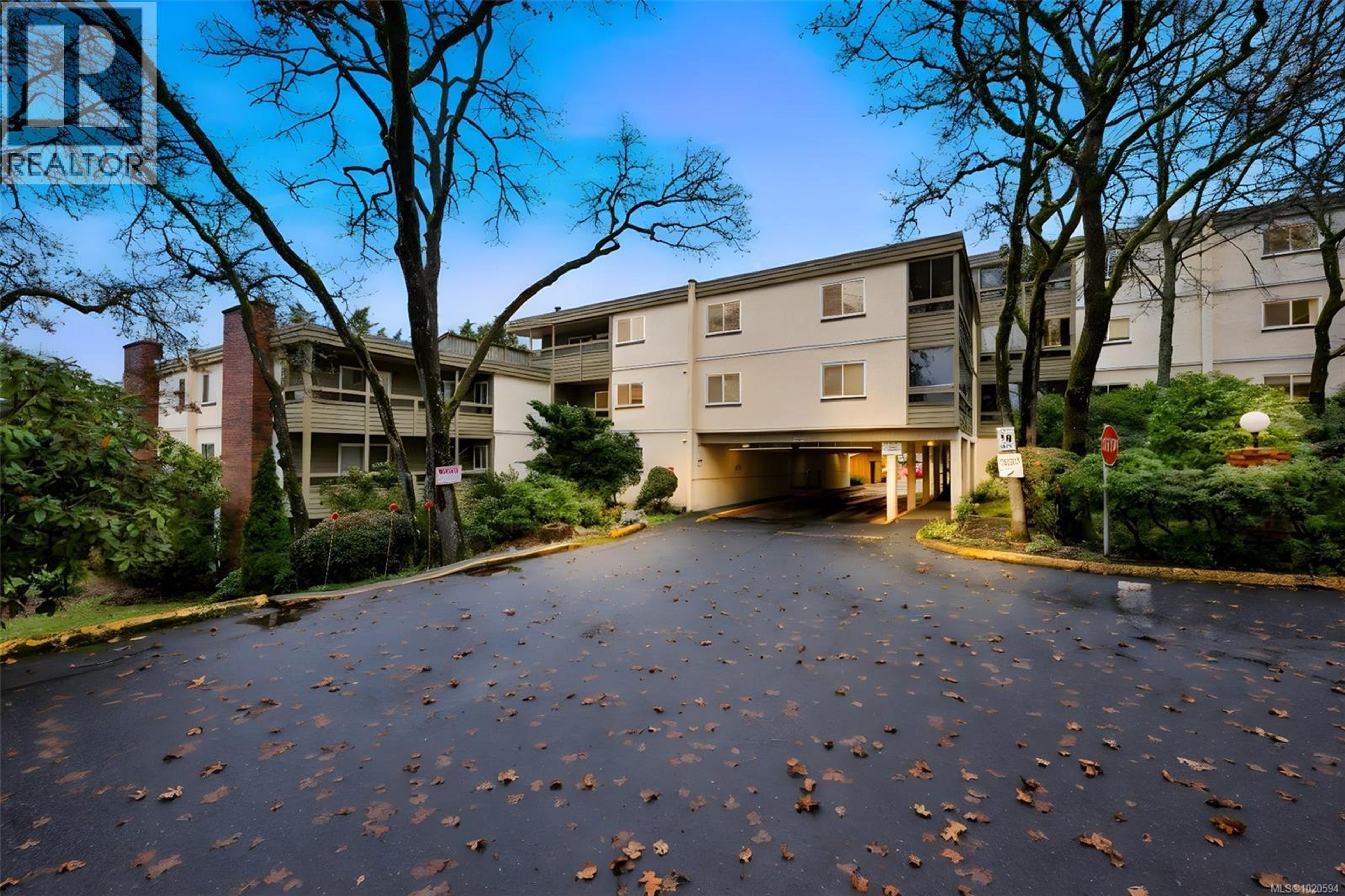 1010 Bristol Rd, Saanich - Exteriors - Full Complex View - Photo 8