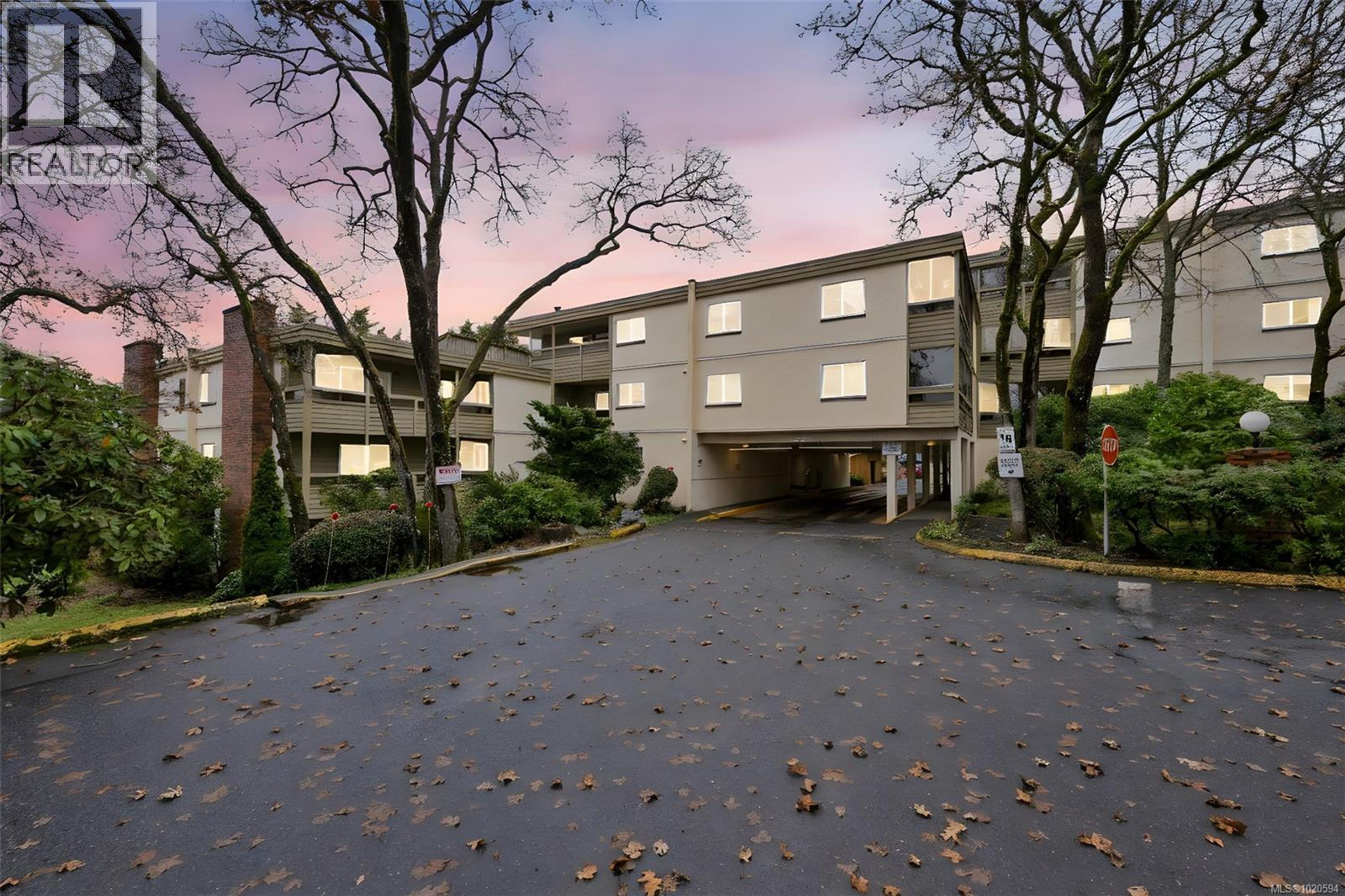 1010 Bristol Rd, Saanich - Exteriors - Full Complex View - Photo 9