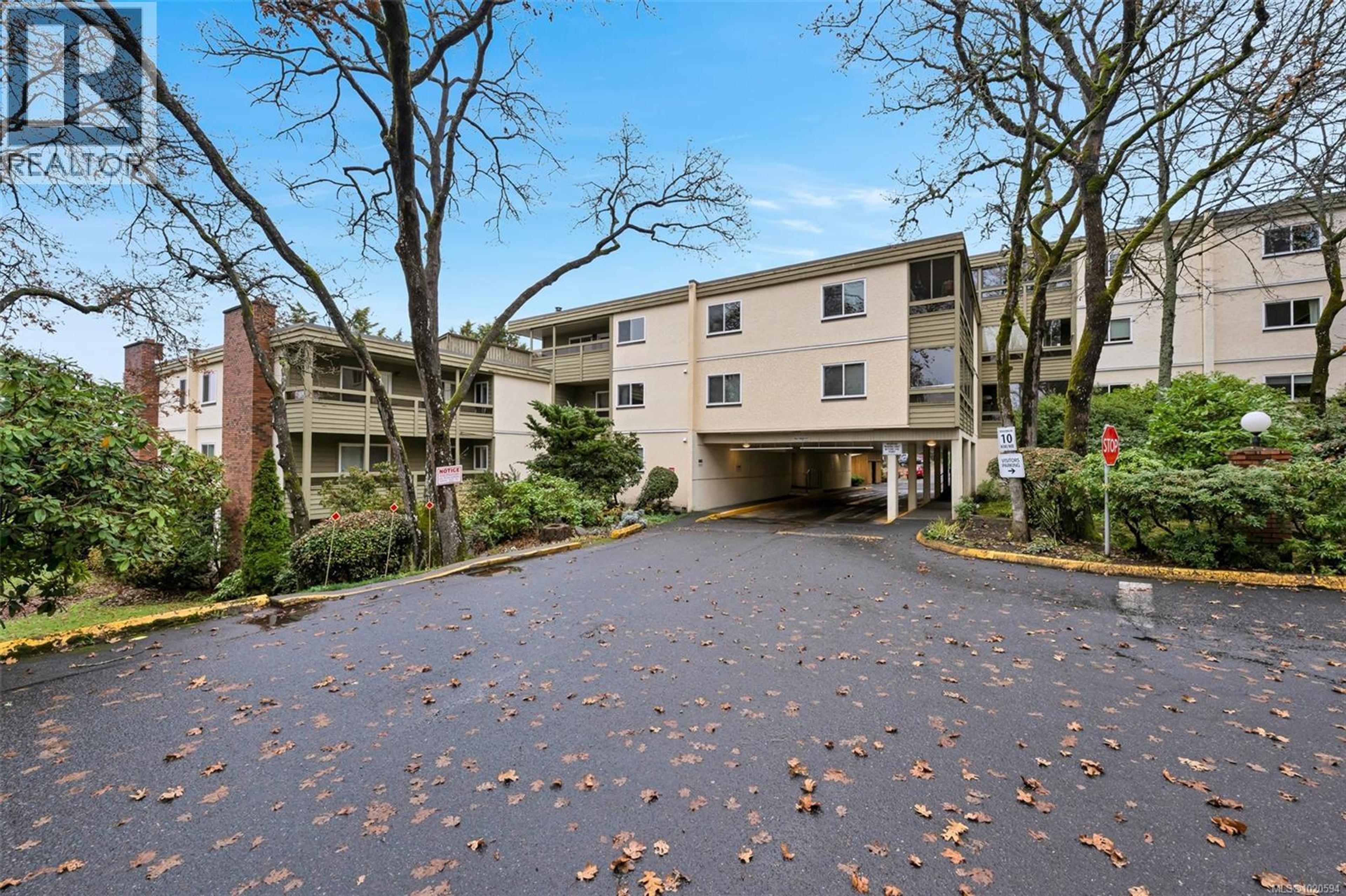 1010 Bristol Rd, Saanich - Exteriors - Full Complex View - Photo 10