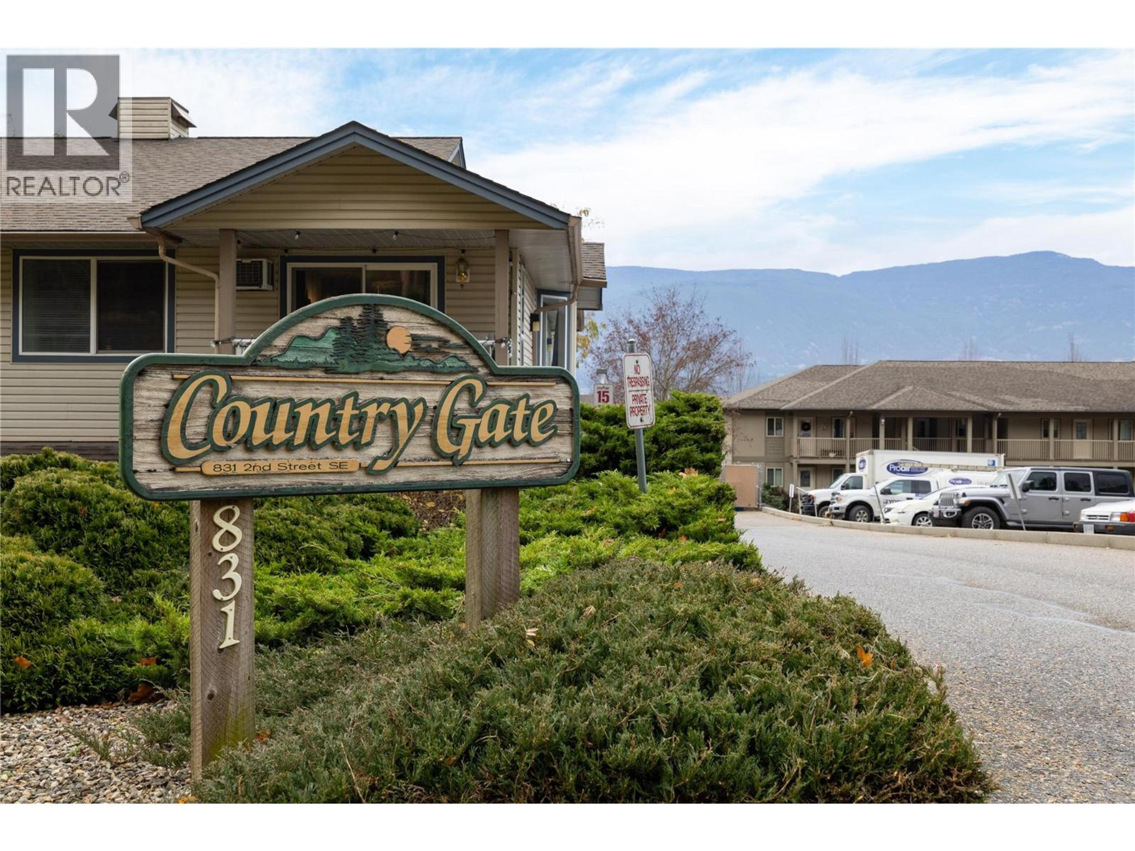 Unit #103 831 2nd Street SE, Salmon Arm - Exteriors - Full Complex View - Photo 2