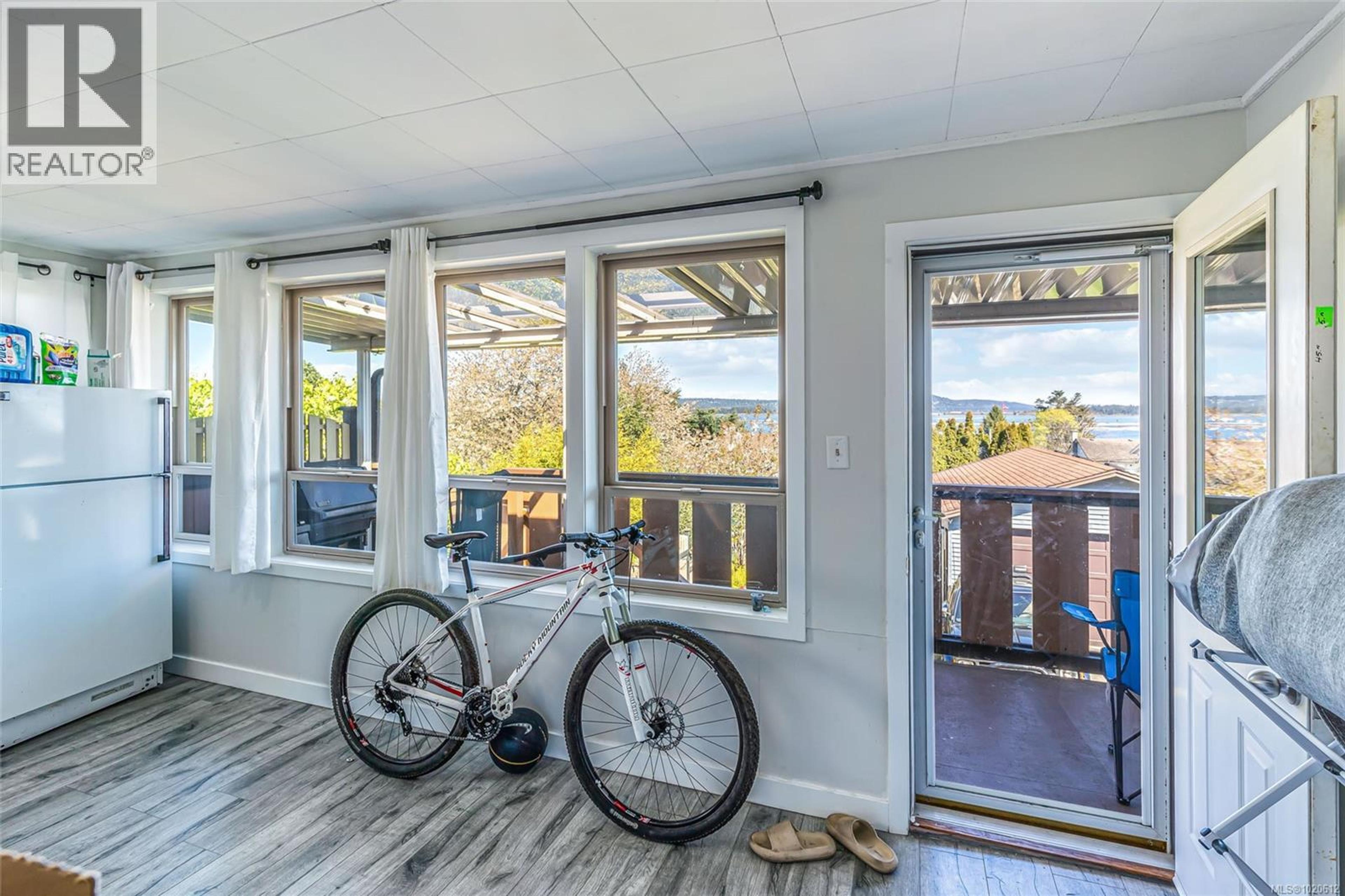 18 GILLESPIE ST S - 16