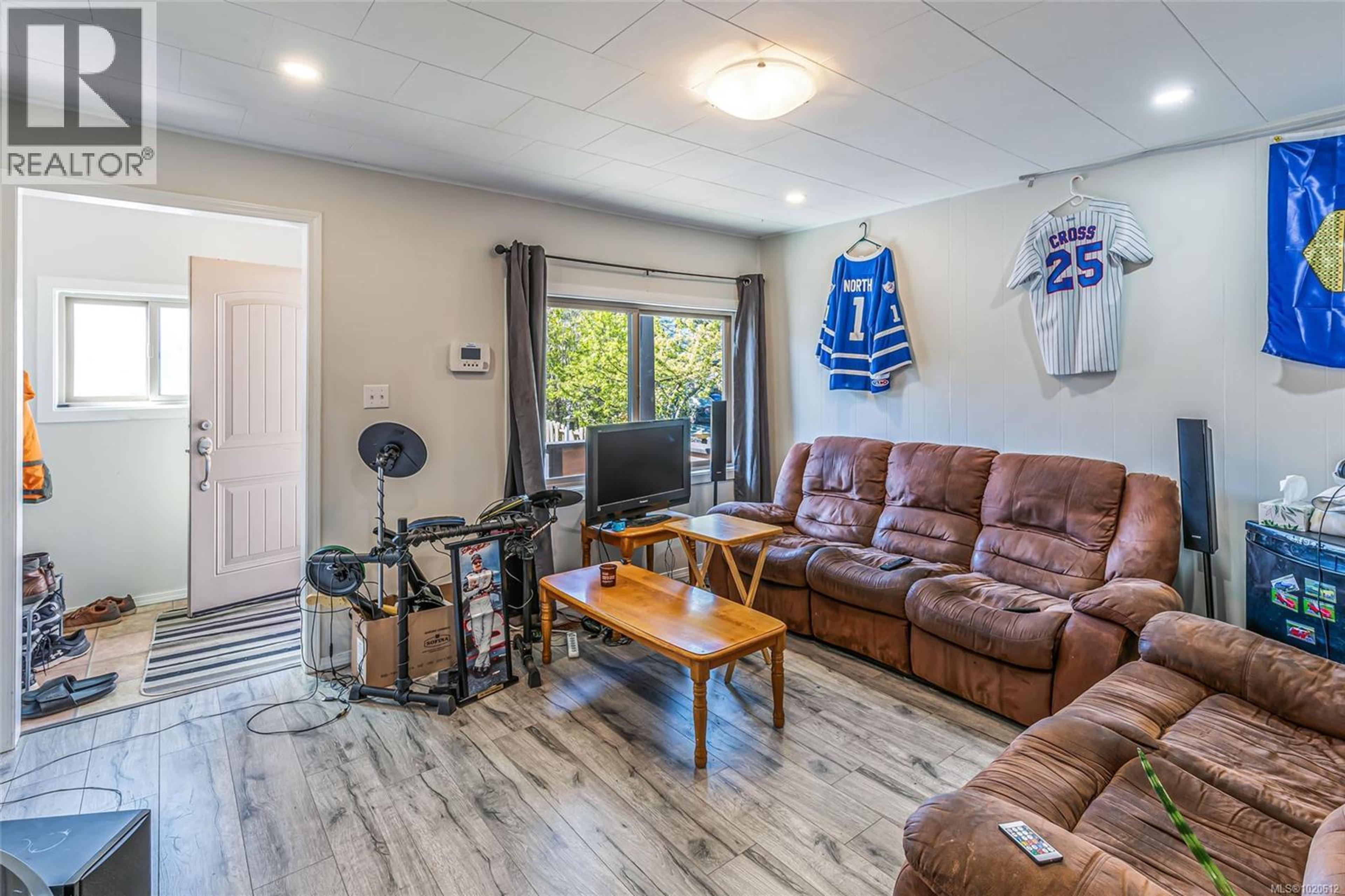 18 GILLESPIE ST S - 38