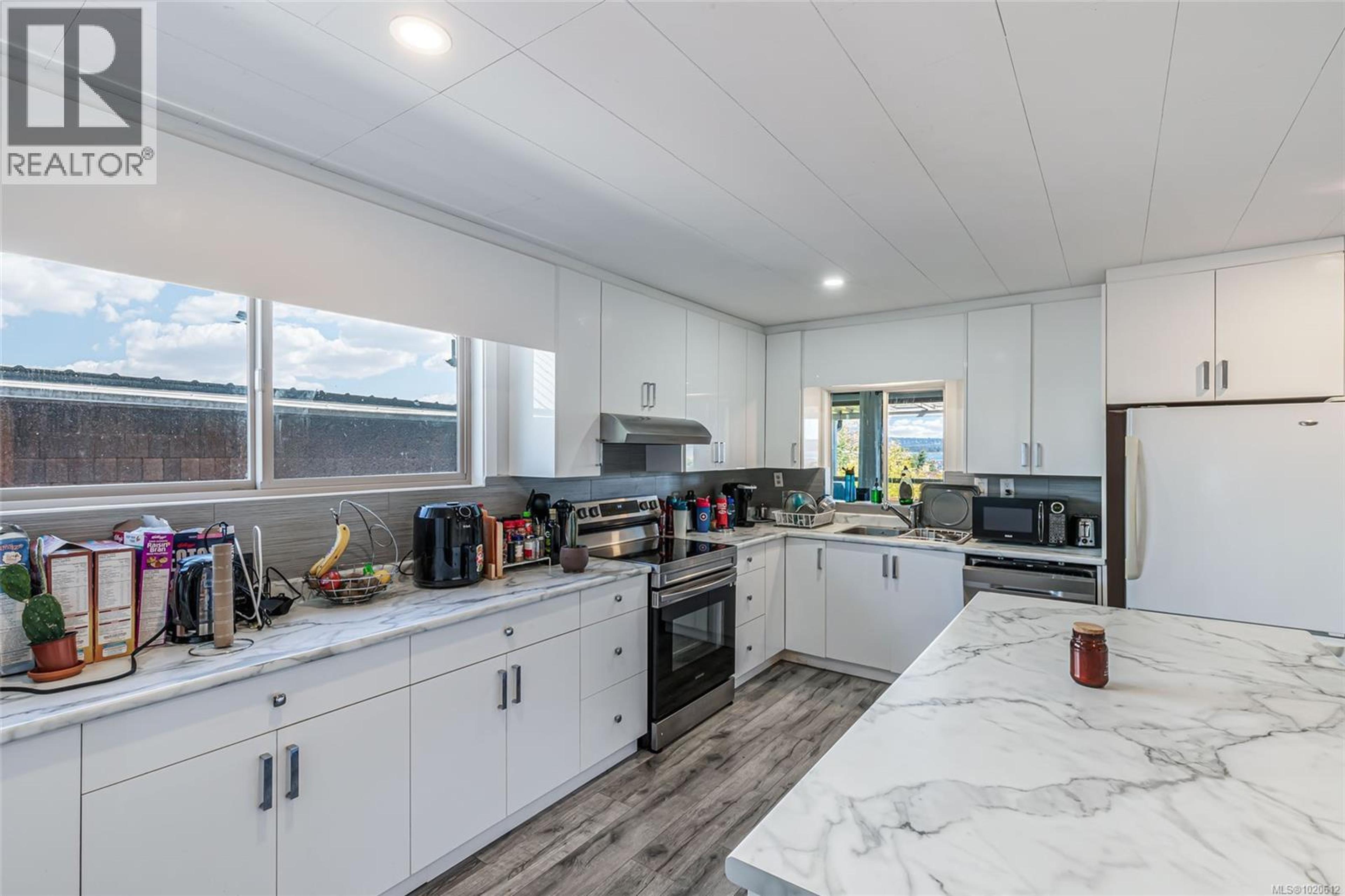 18 GILLESPIE ST S - 43