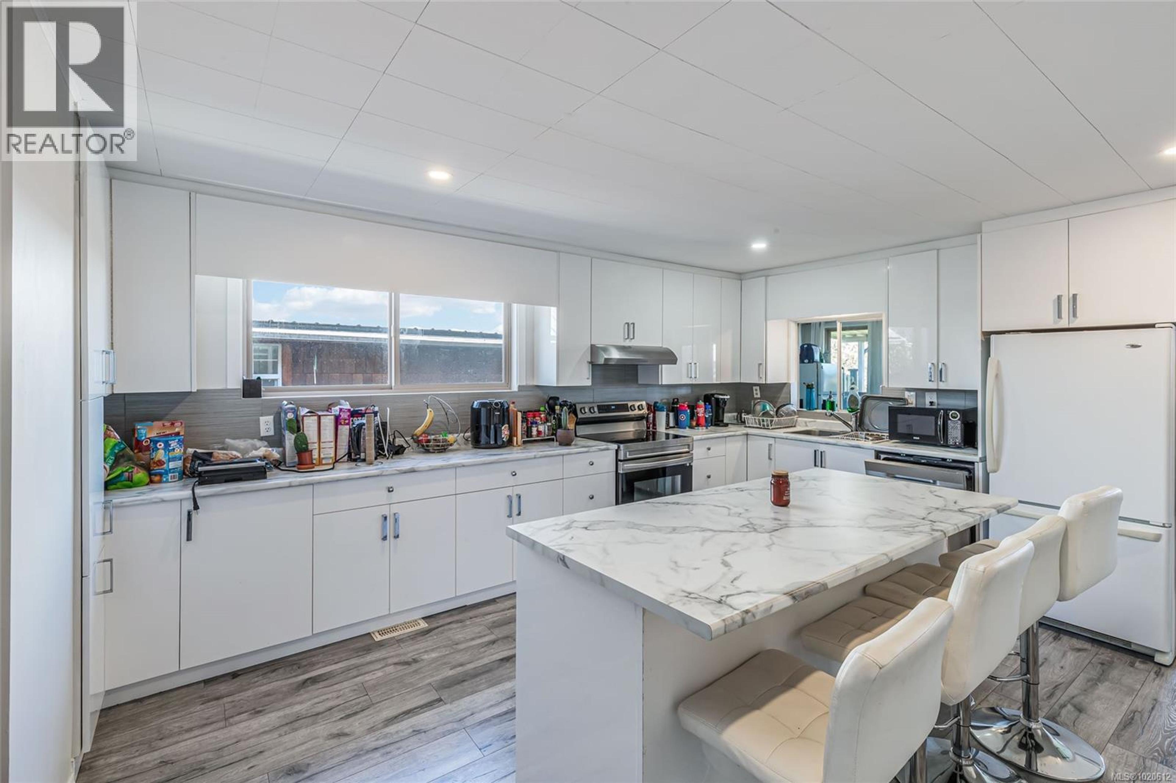 18 GILLESPIE ST S - 44