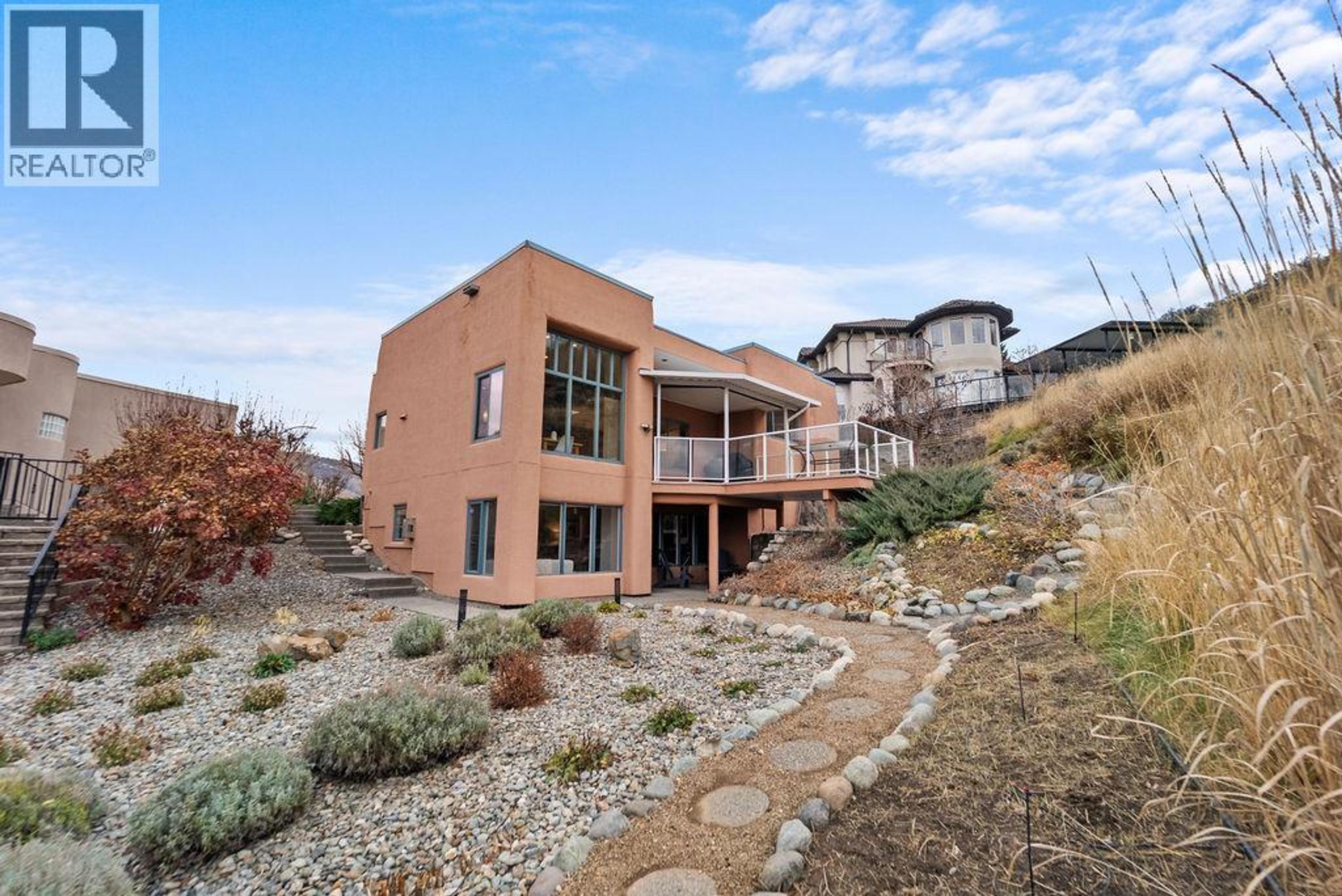 1651 VALLEYVIEW Drive, Kamloops - Exteriors - Photo 1