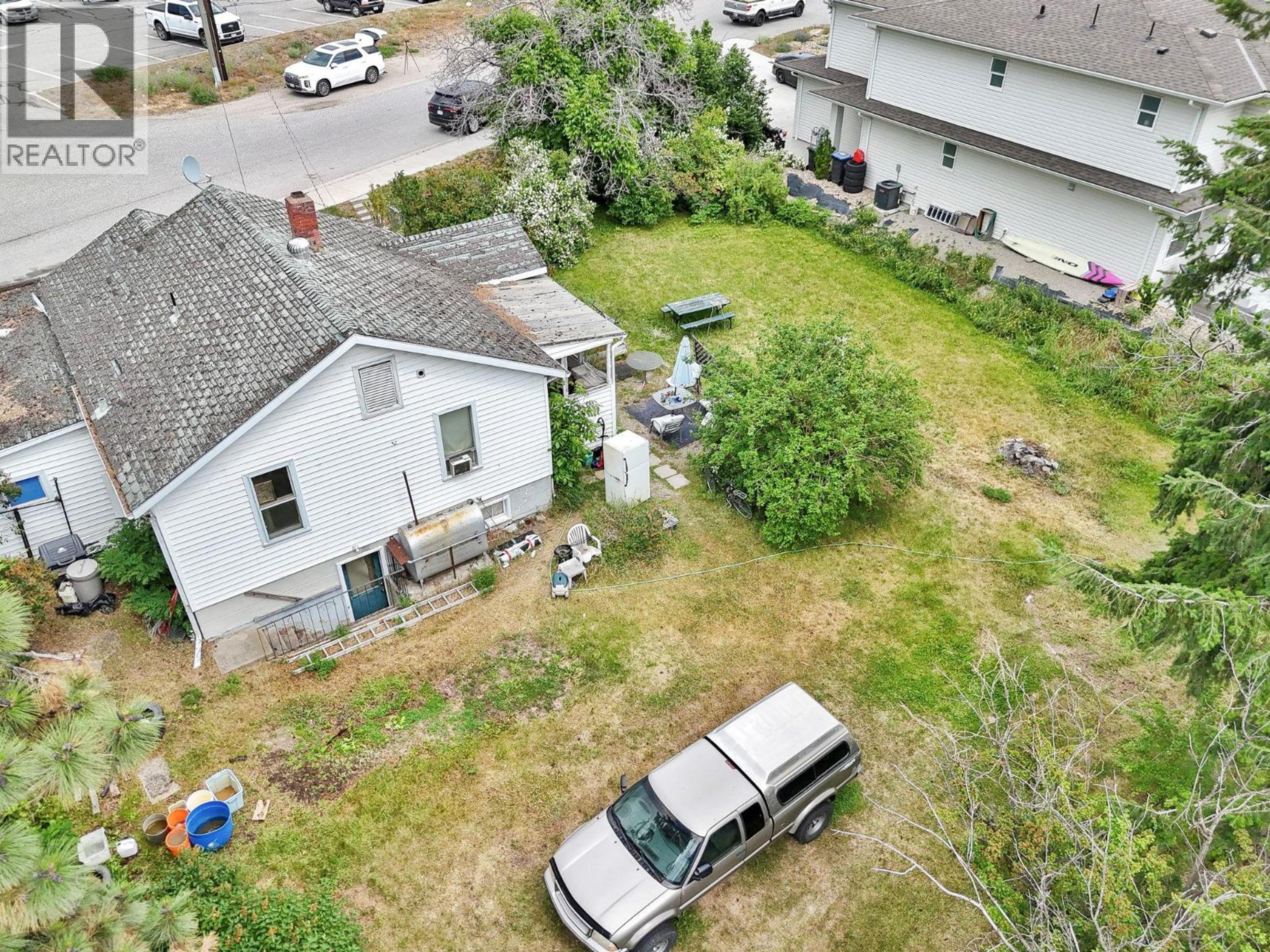 2571 & 2573 HEBERT ROAD - 12