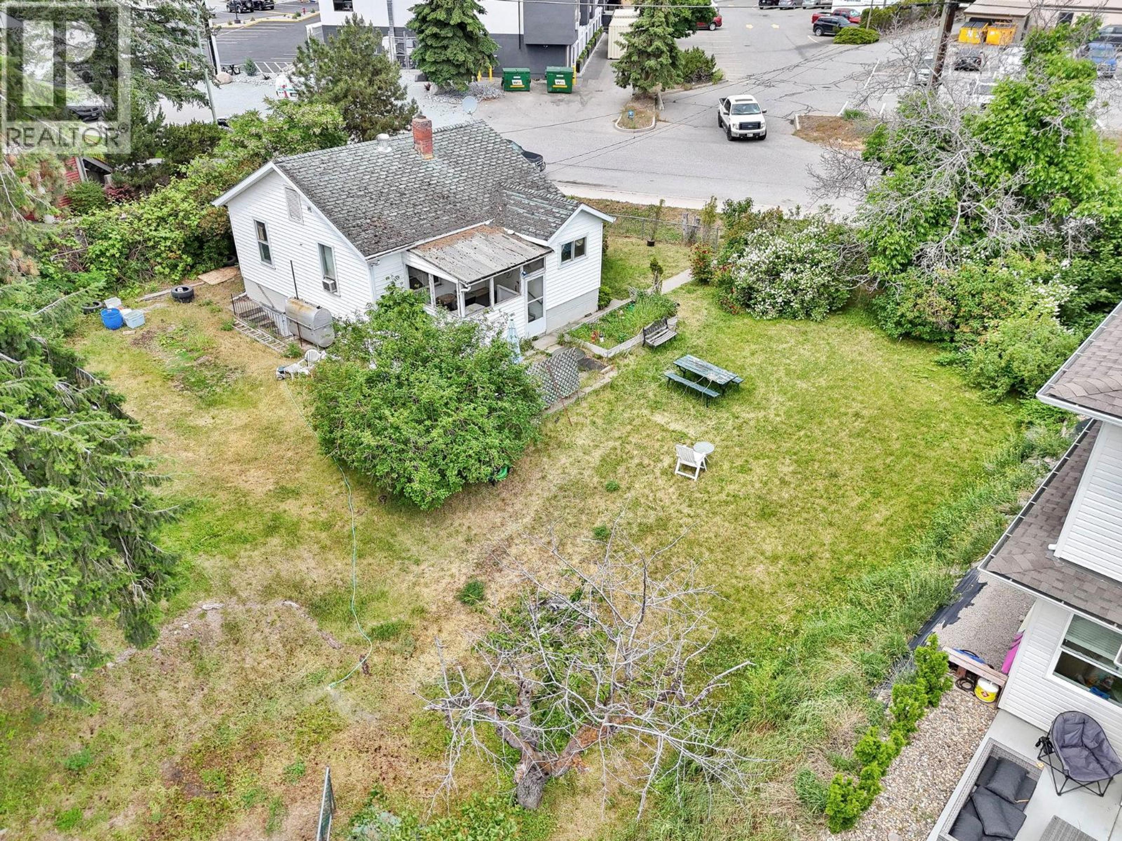 2571 & 2573 HEBERT ROAD - 13