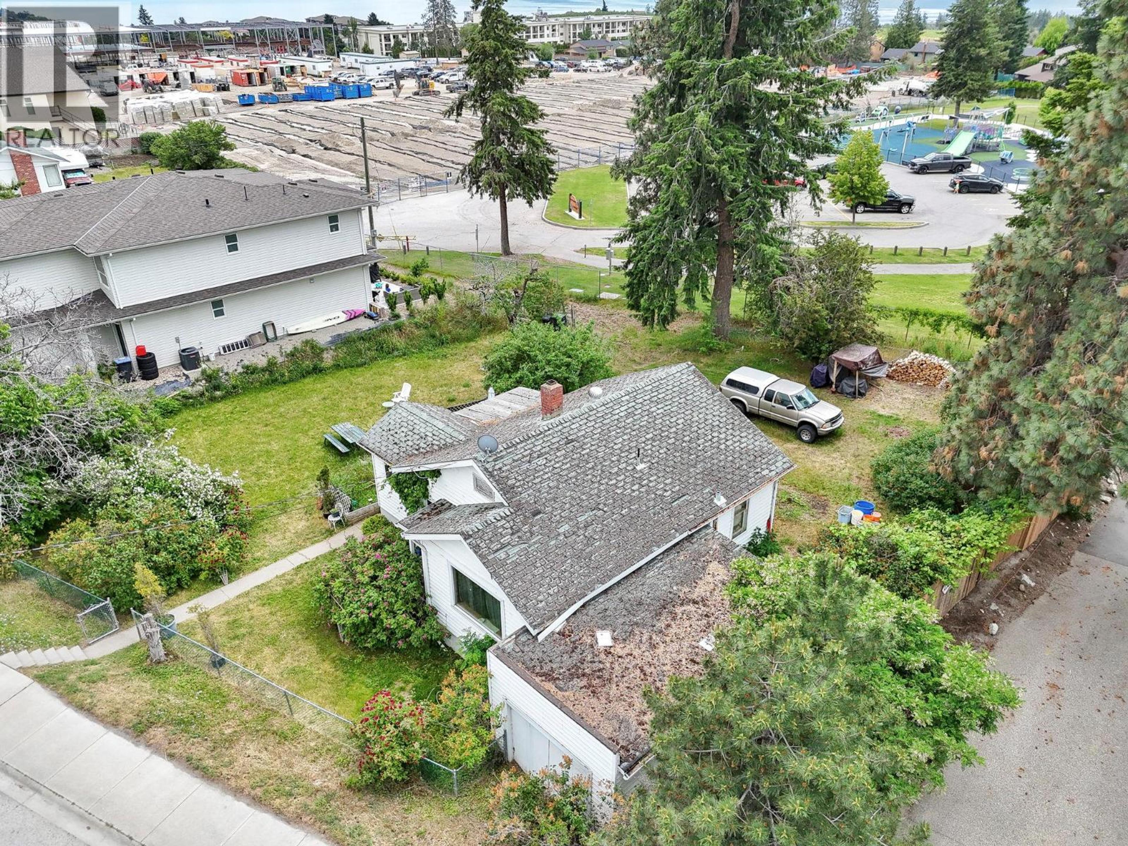 2571 & 2573 HEBERT ROAD - 14