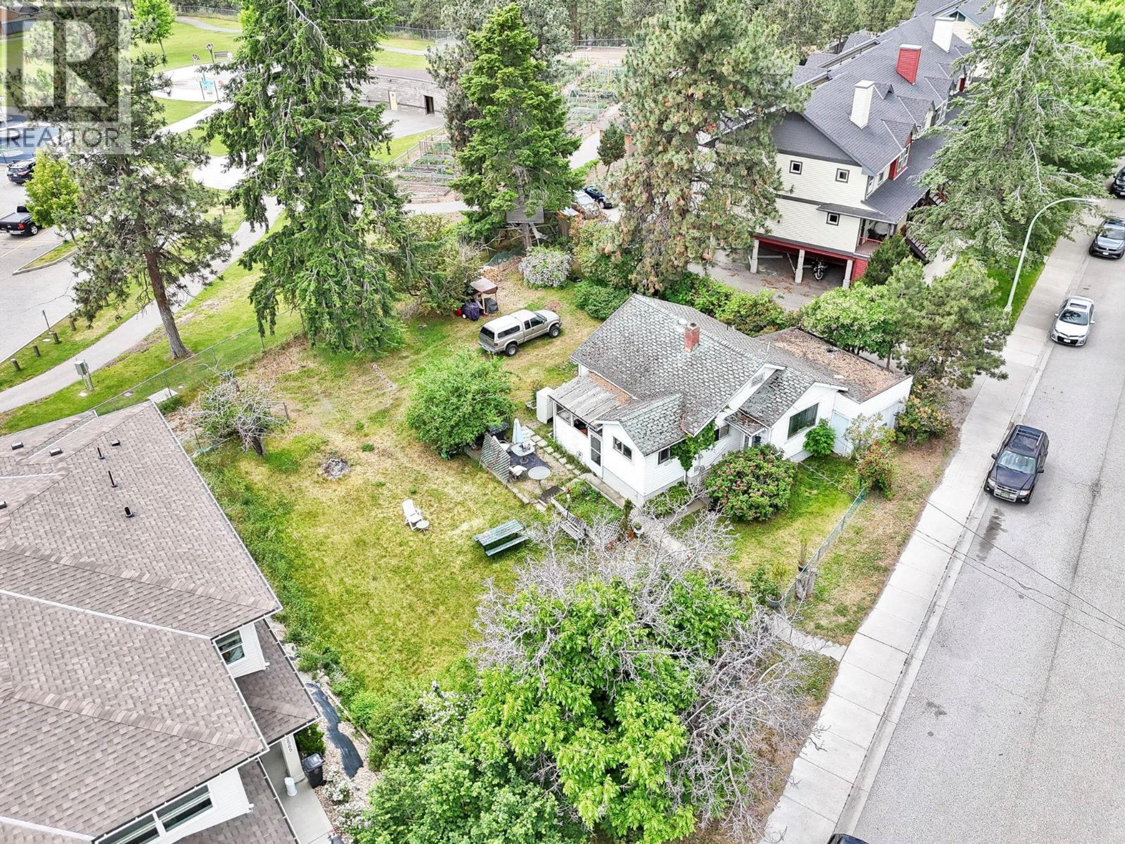 2571 & 2573 HEBERT ROAD - 15