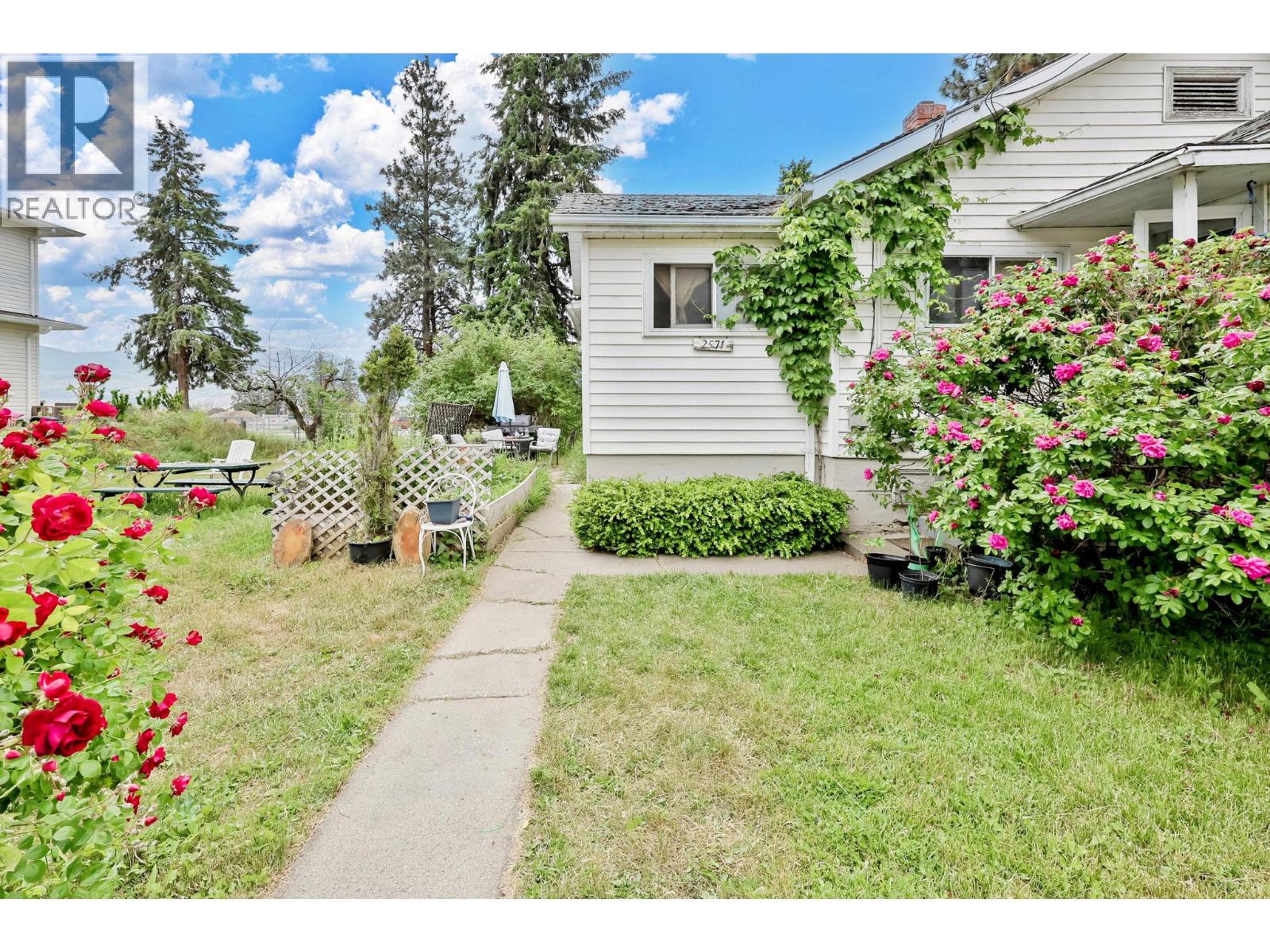 2571 & 2573 HEBERT ROAD - 4