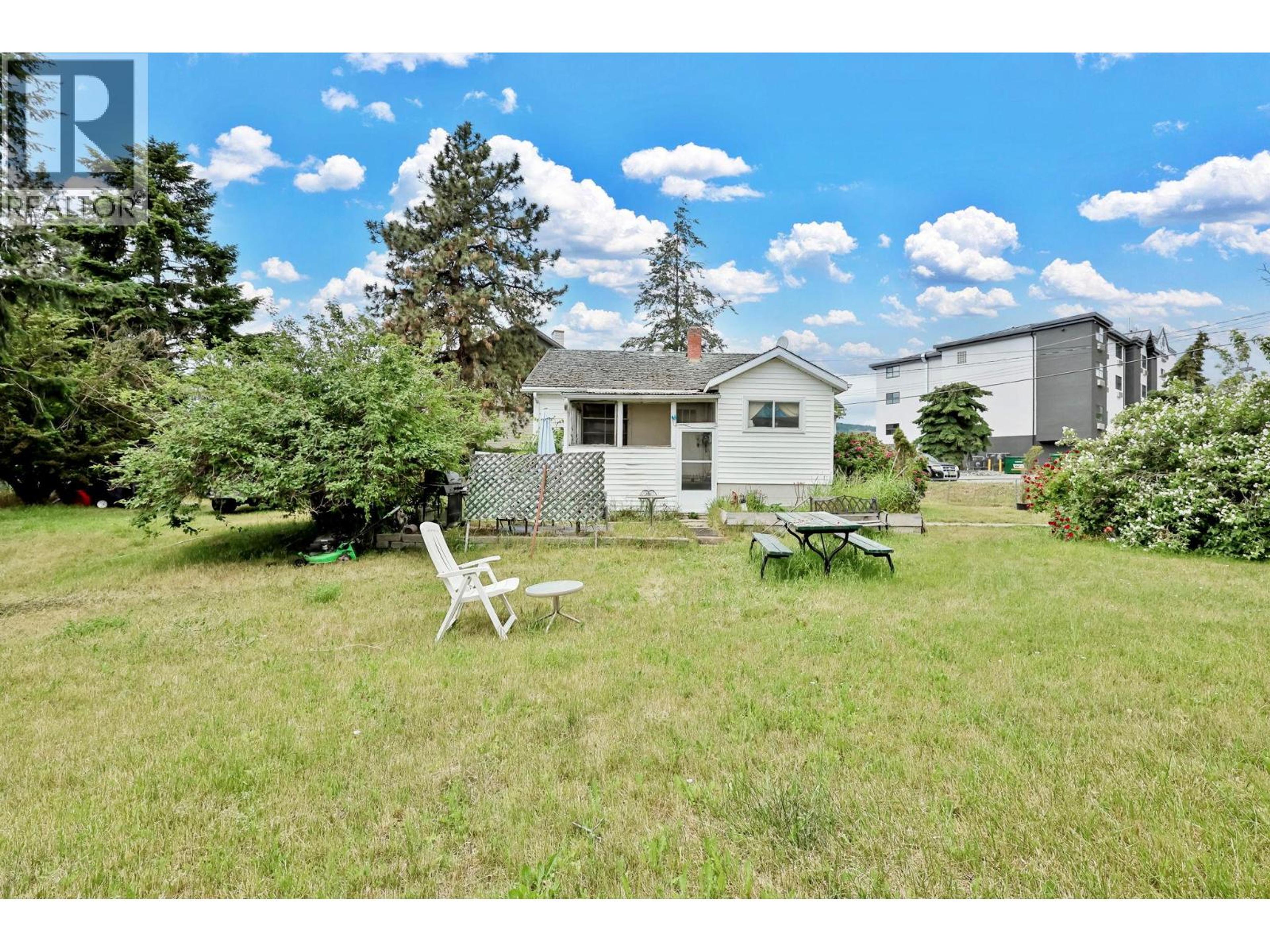 2571 & 2573 HEBERT ROAD - 8