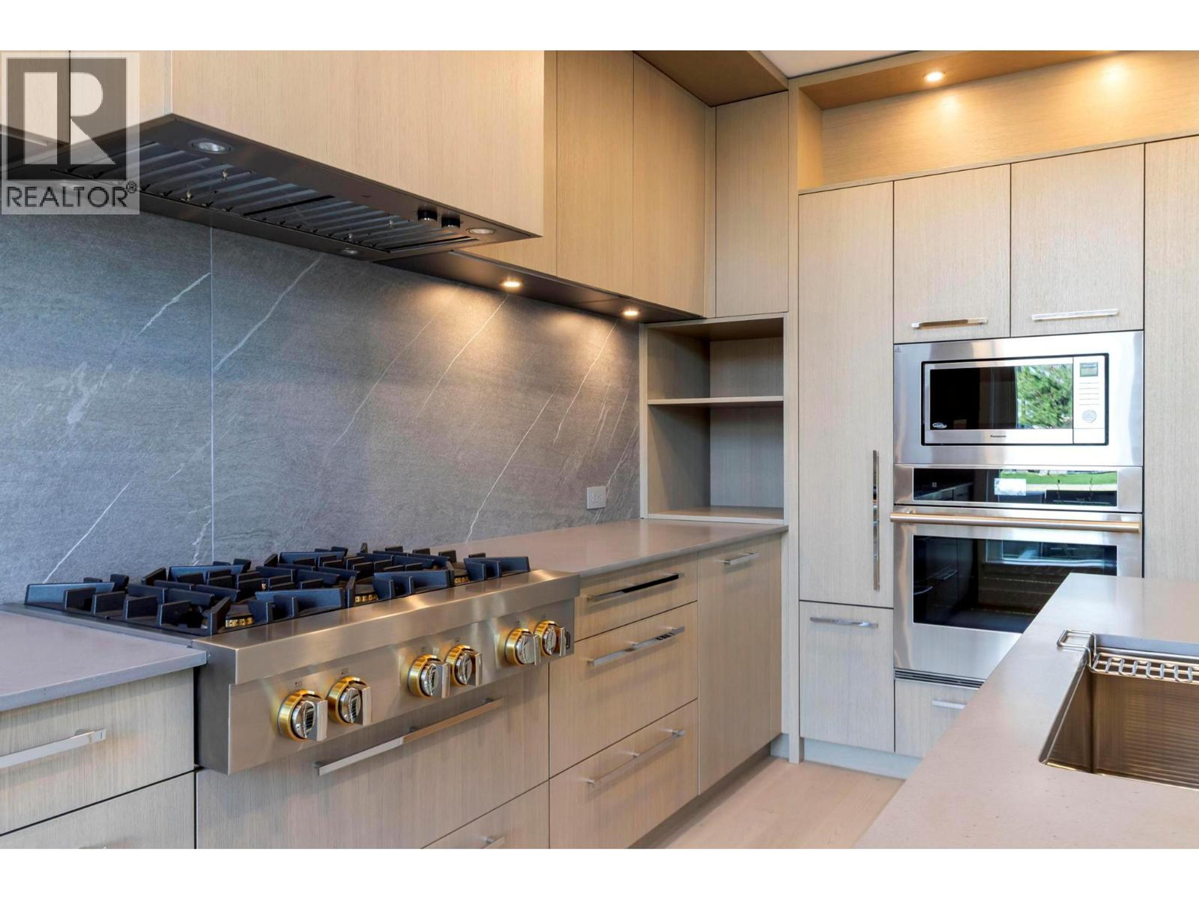 3352 RICHTER STREET - 12