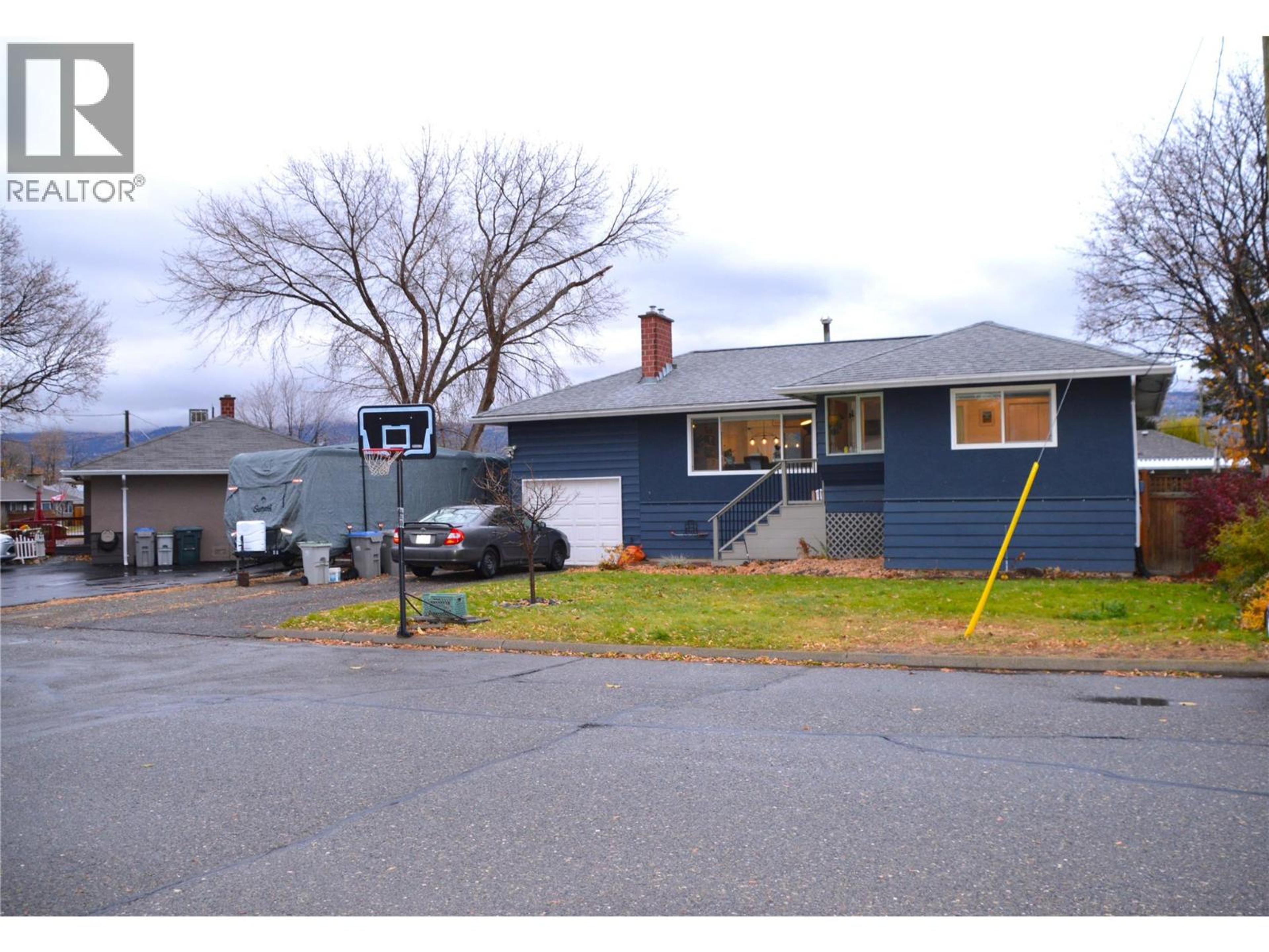 609 REGINA AVENUE - Main Image