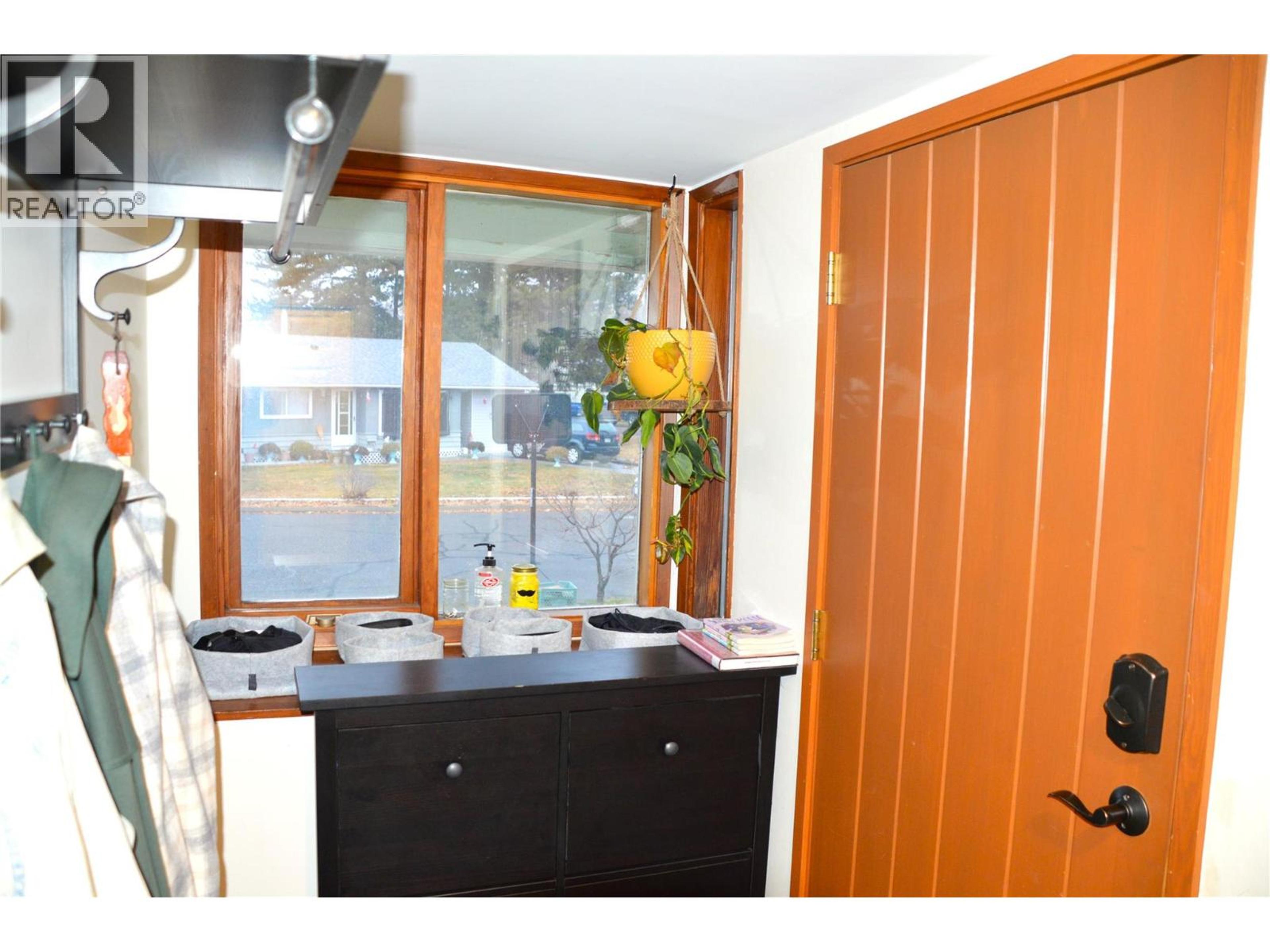 609 REGINA AVENUE - 10