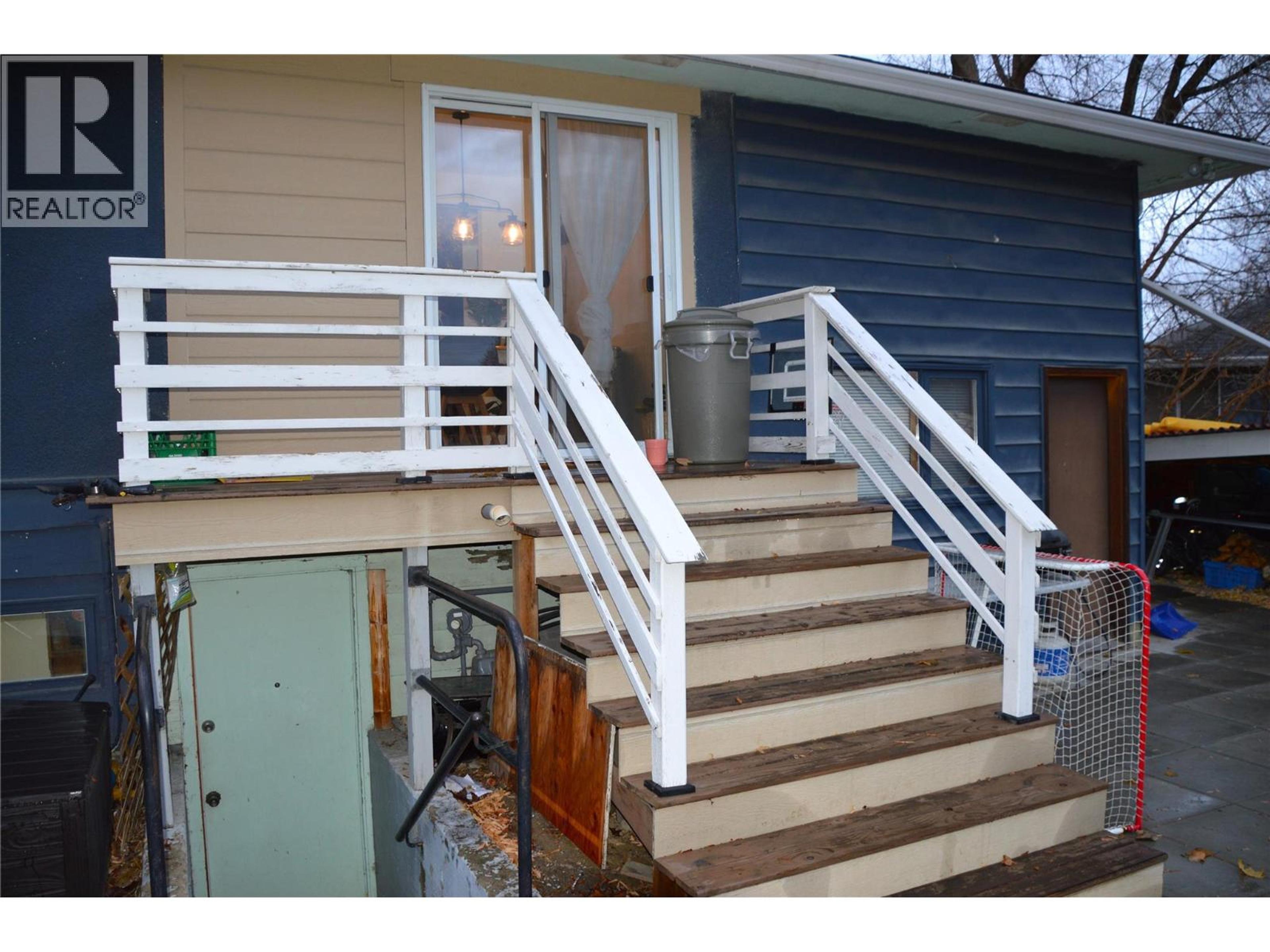 609 REGINA AVENUE - 12