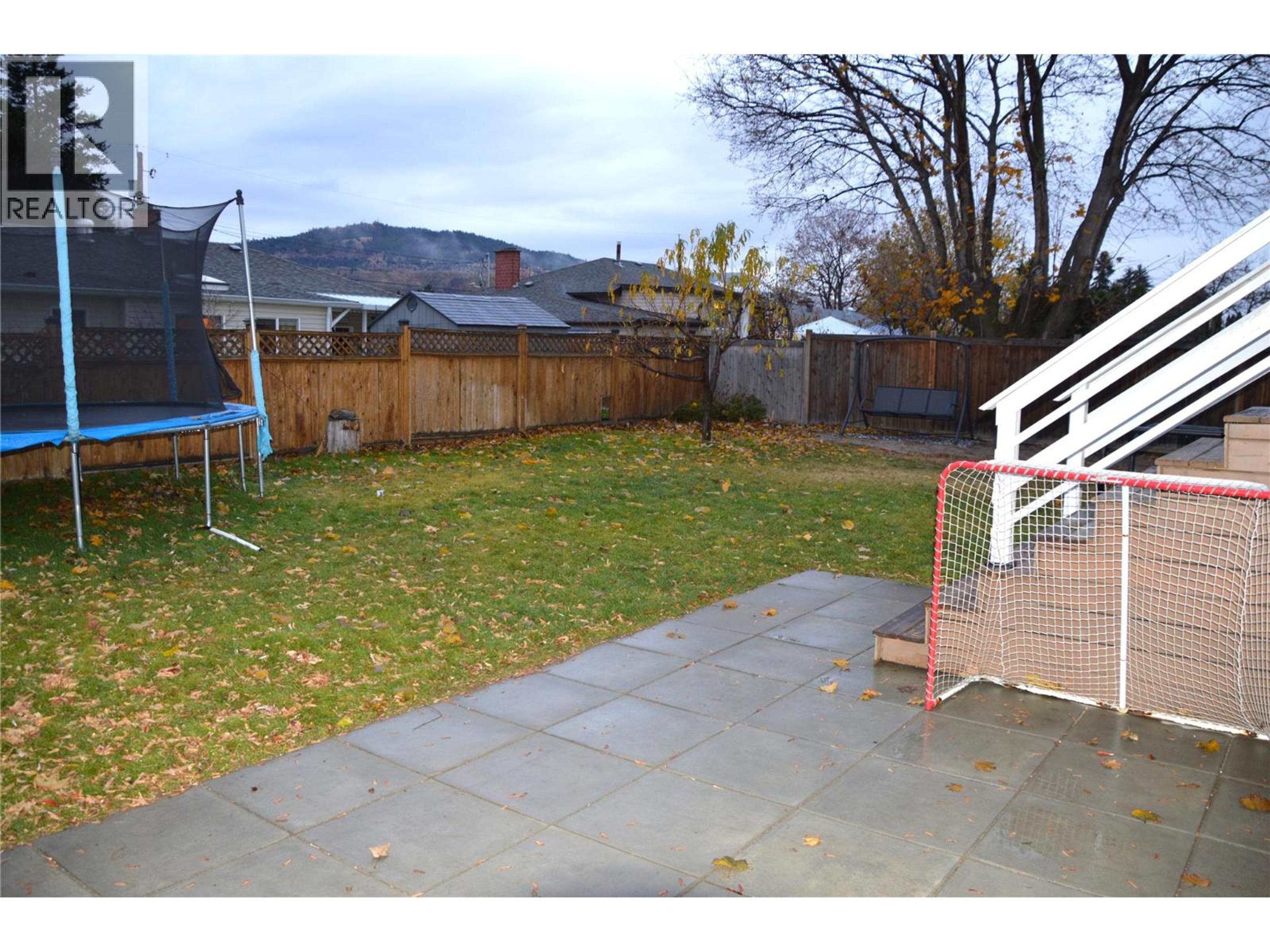 609 REGINA AVENUE - 16