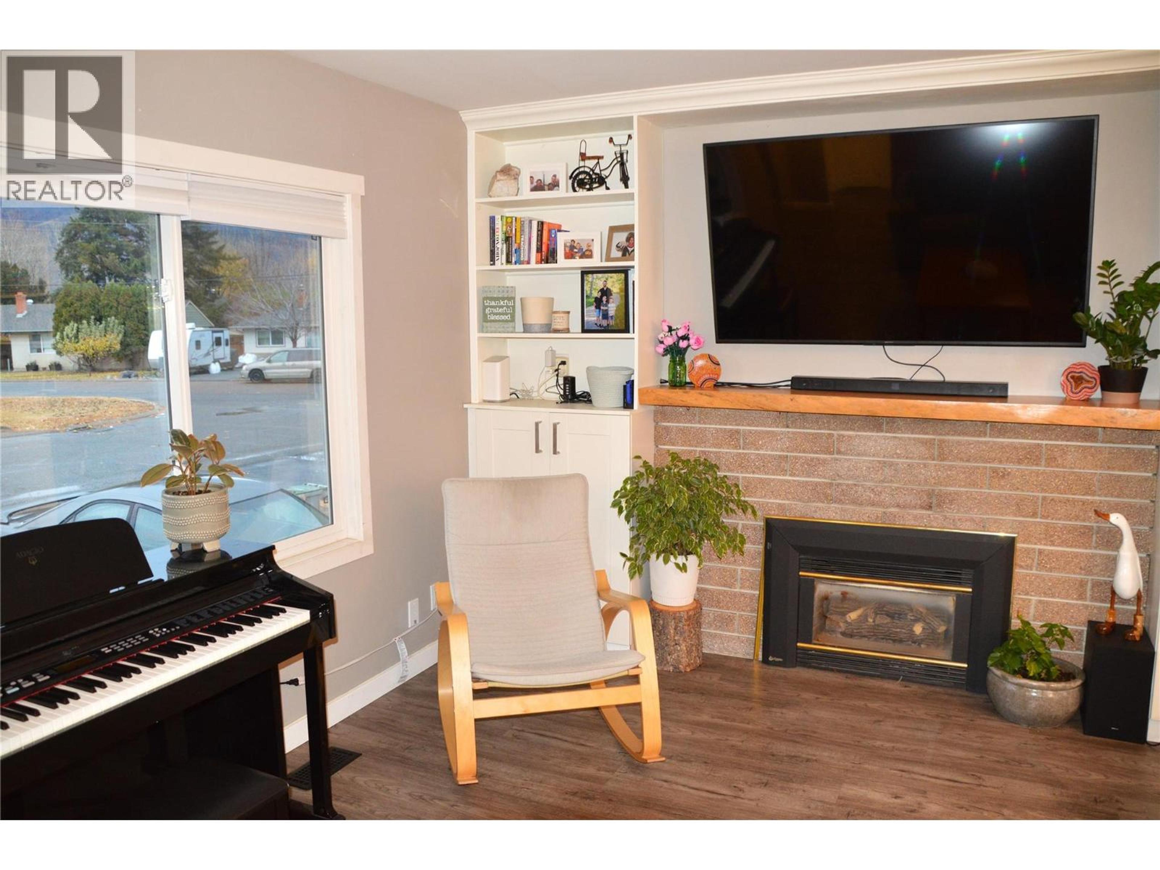 609 REGINA AVENUE - 17