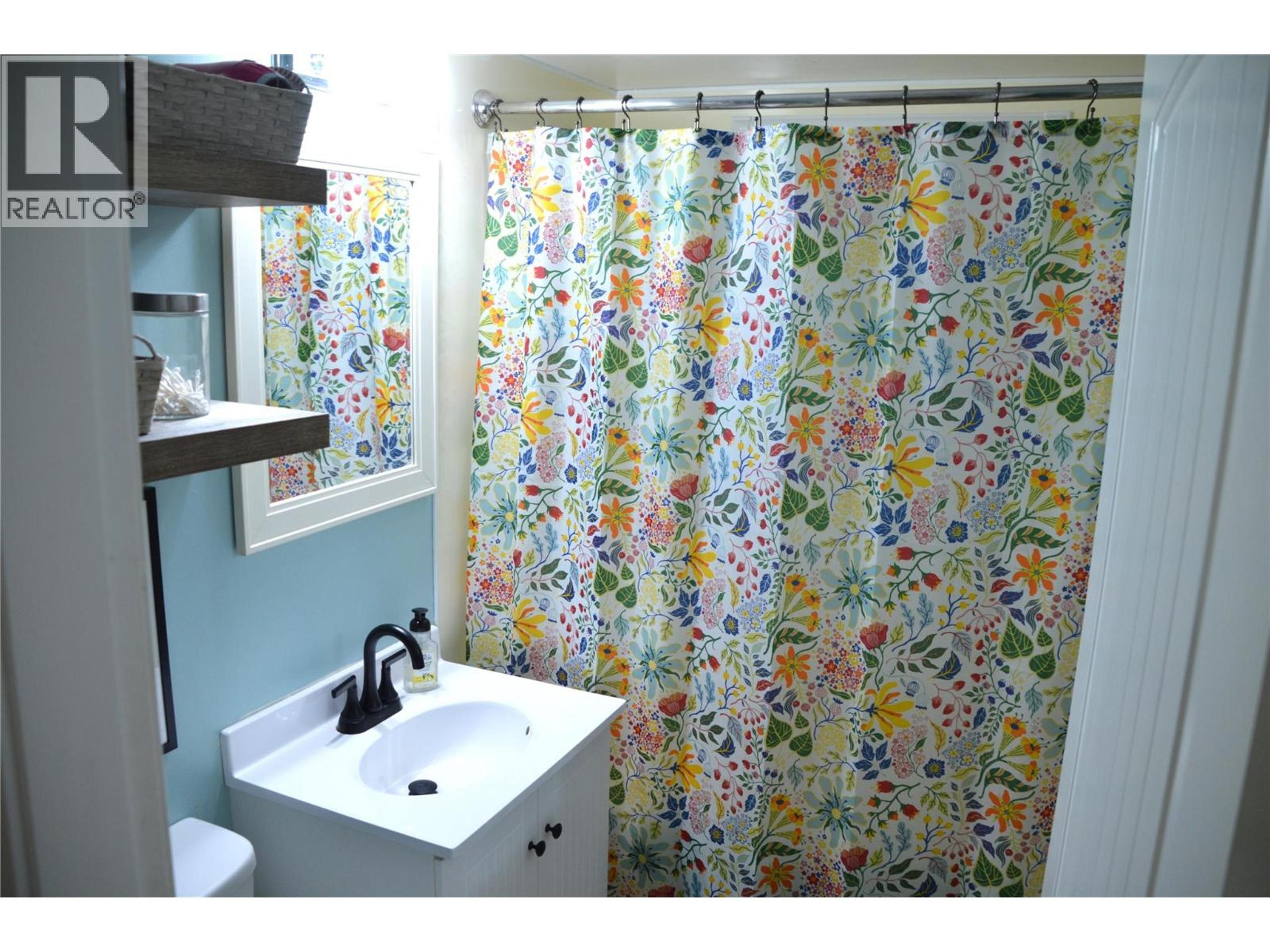 609 REGINA AVENUE - 18